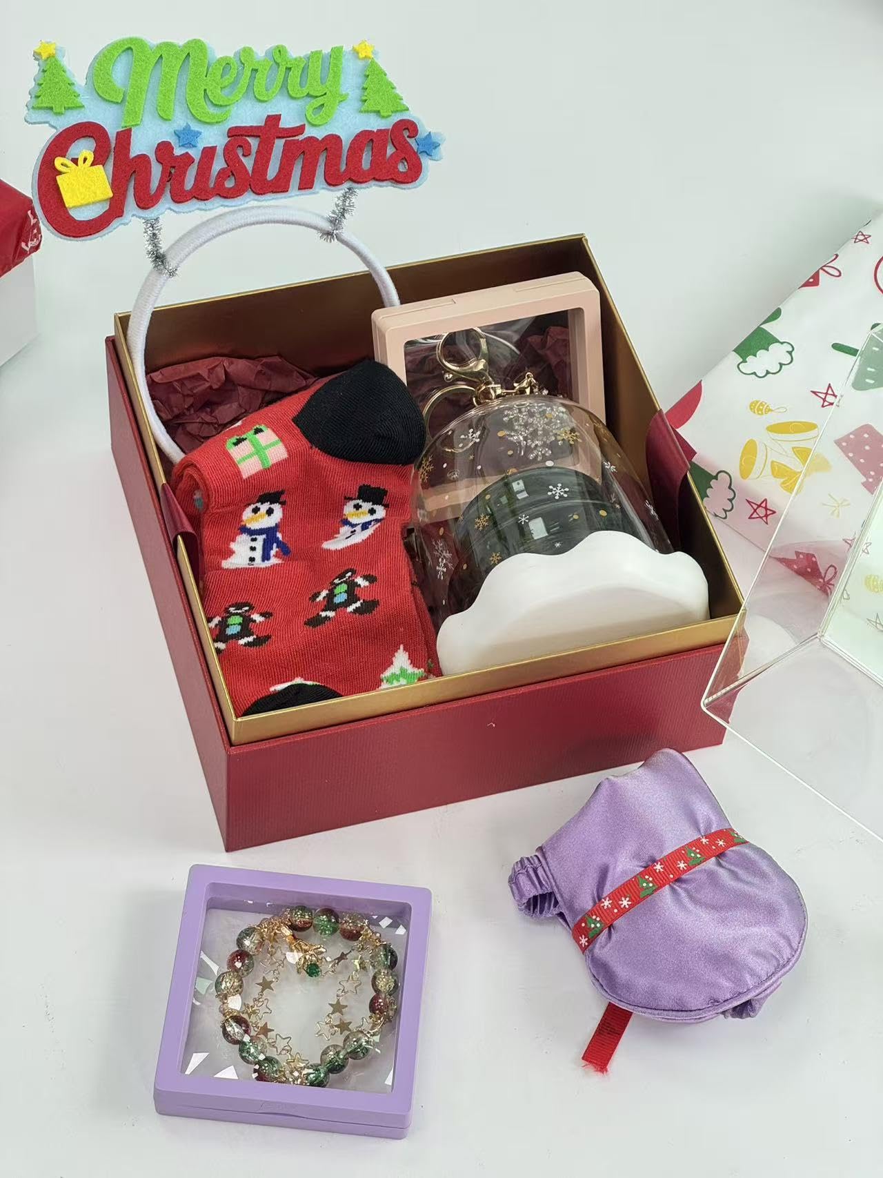 YUNNUOLI Charming Christmas Gift Set – Cozy Holiday Glass, Festive Santa Socks, Elegant Christmas Bracelet & Premium Hollow Packaging – Perfect Holiday Gift for Women, Friends & Family