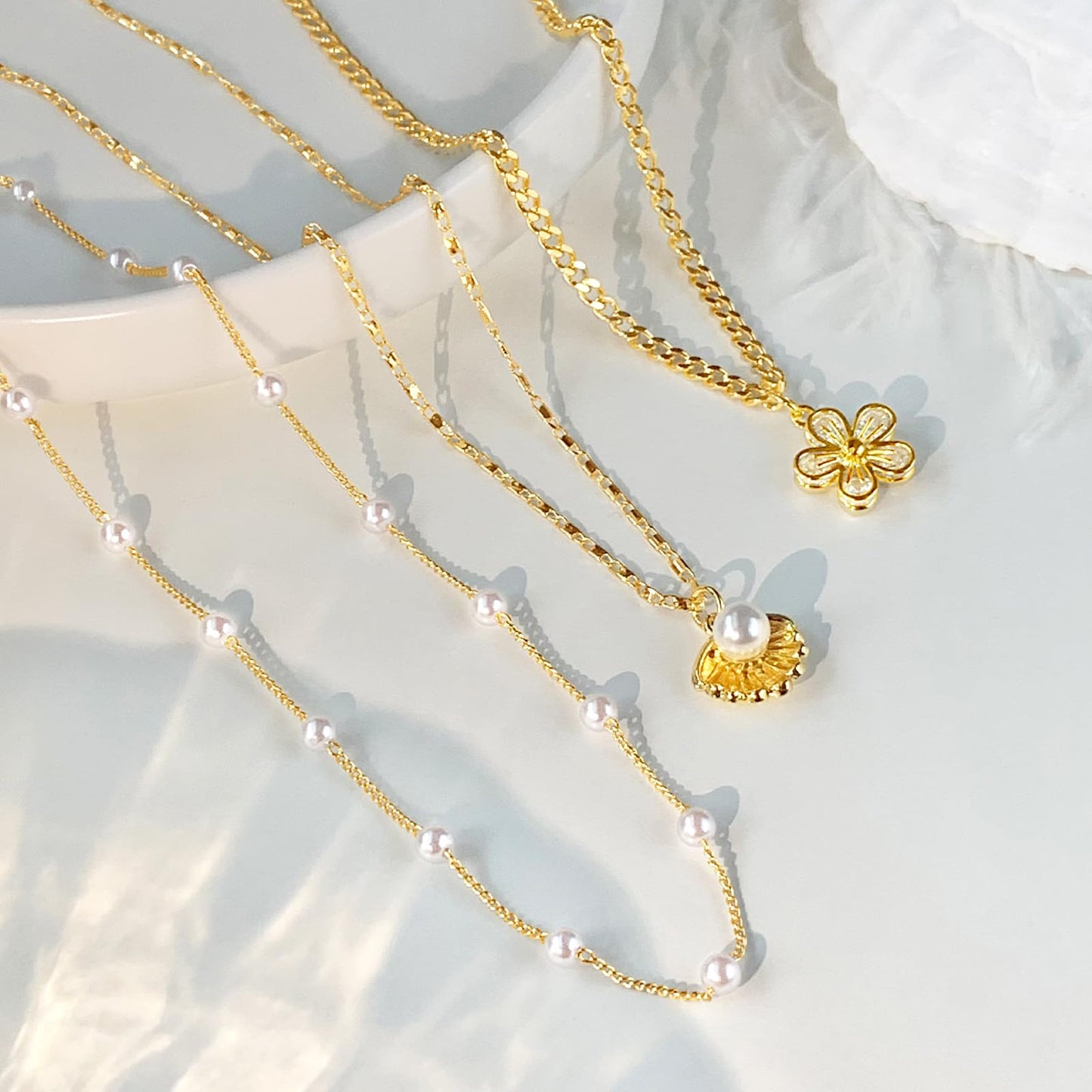 Zeffy Gold Layered Necklace for Women, Dainty Pearl Beaded Chain with Flower Pendant and Seashell Pearl Necklace, Trendy Multi Layer Choker Necklace Beach Jewelry