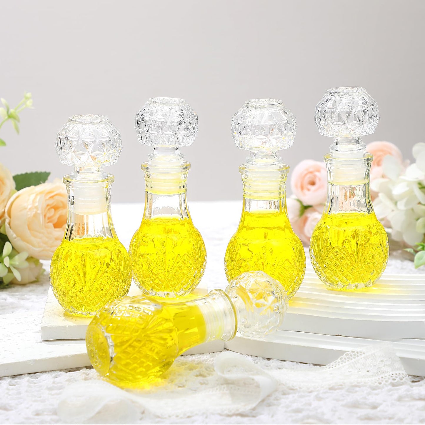 Chuangdi 24 Pcs Mini Glass Wine Bottles 1.7oz Glass Tequila Bottles with Stopper Decorative Tequila Bottle for Whiskey Vanilla Extract Champagne Wedding Baby Shower Party Favors(Round Style)