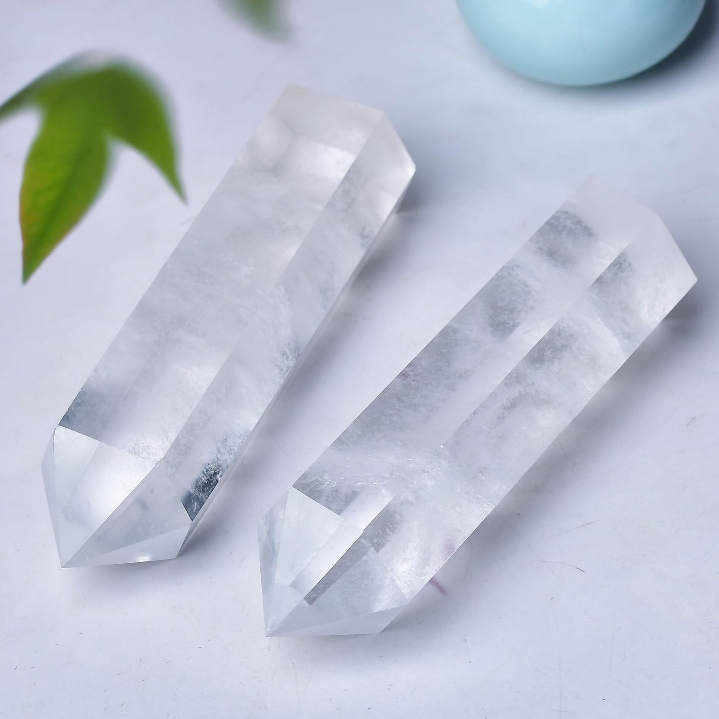 WUYOUSHI Large Clear Quartz Healing Crystal Towers 5.9" -6.1" Natural Crystal Wand 6 Faceted Chakra Crystal Point Reiki Meditation Therapy Home Decoration Gift (1-1.2lb)