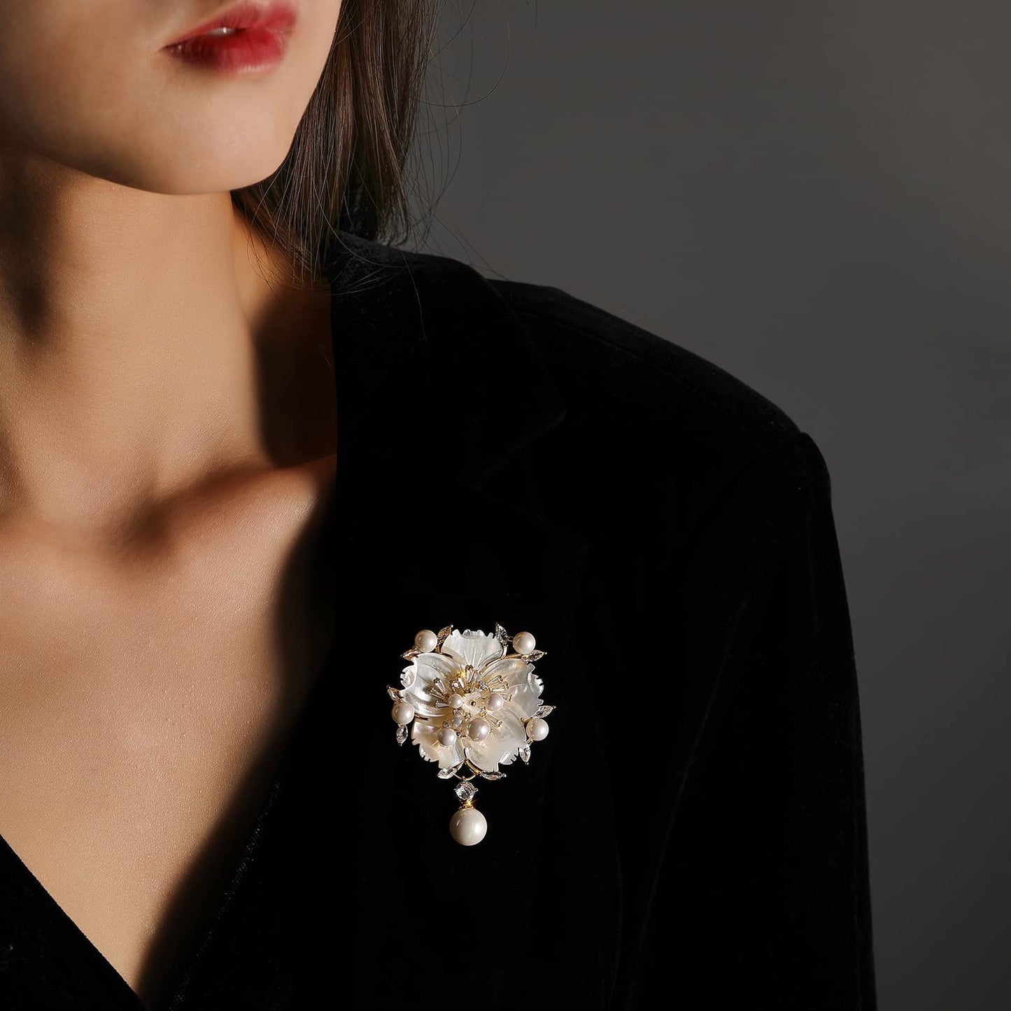 AILONMEI Elegant Pearl Flower Designer Brooch Pins Broches Costume Jewelry For Women Fashion Christmas Gift (Shell Flower)