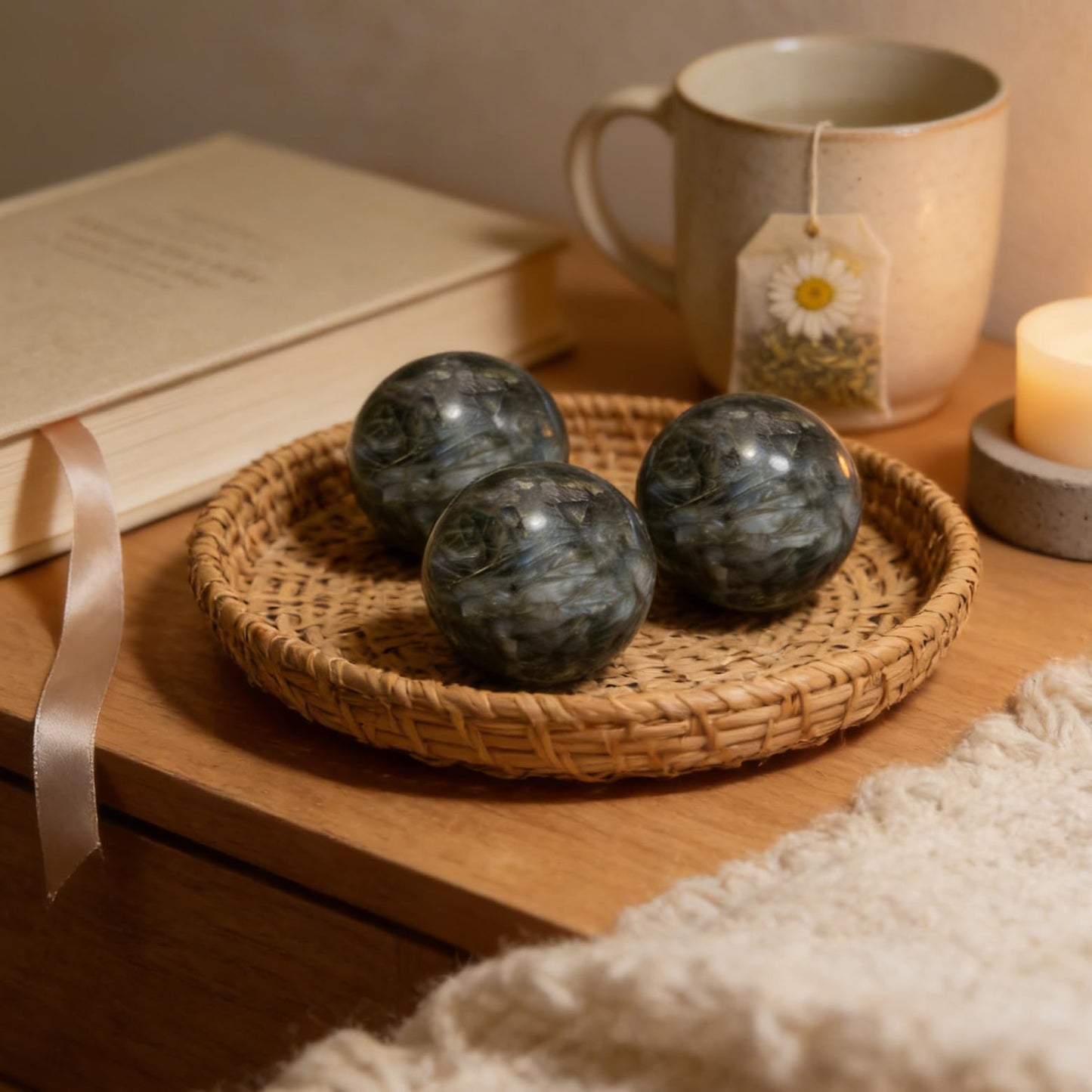 AierCrystal Natural Stone Crystal Sphere Feng Shui Home Decoration Ball Positive Energy Scrying Orb for Meditation Tool for Spiritual Space Purification Globe Diameter 5-6cm Labradorite Sphere