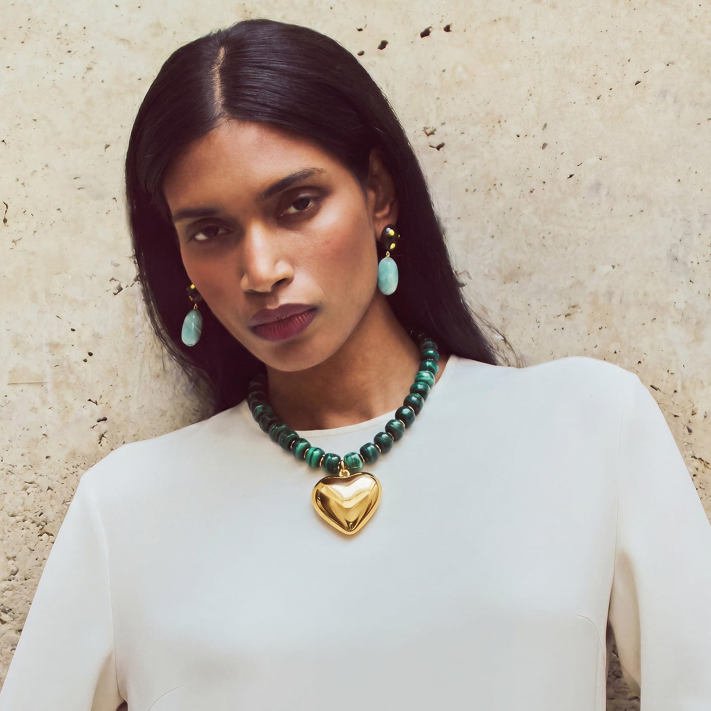 MIUSISHIYU Dark Green Faux Malachite Resin Chunky Necklaces for Women, Trendy Beaded Puffy Gold Heart Pendant Statement Choker, Lightweight Boho Y2K Summer Beach Jewelry