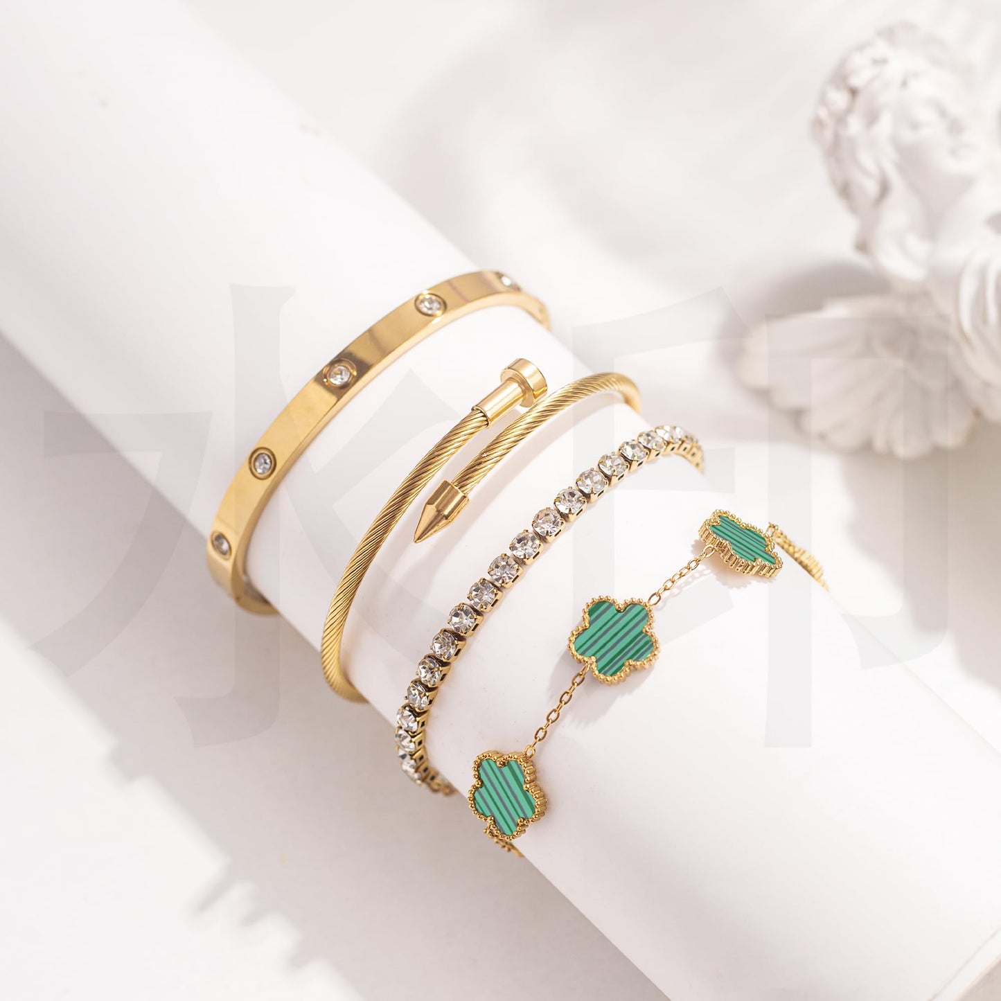 Lamdo 18K Gold Plated Womens Stackable Floral Gold Clover Bracelets Set Love Bangle Bracelets Non Tarnish, Gold Bracelet Set Trendy Jewelry,Gifts for Women's Day and Mother's Day