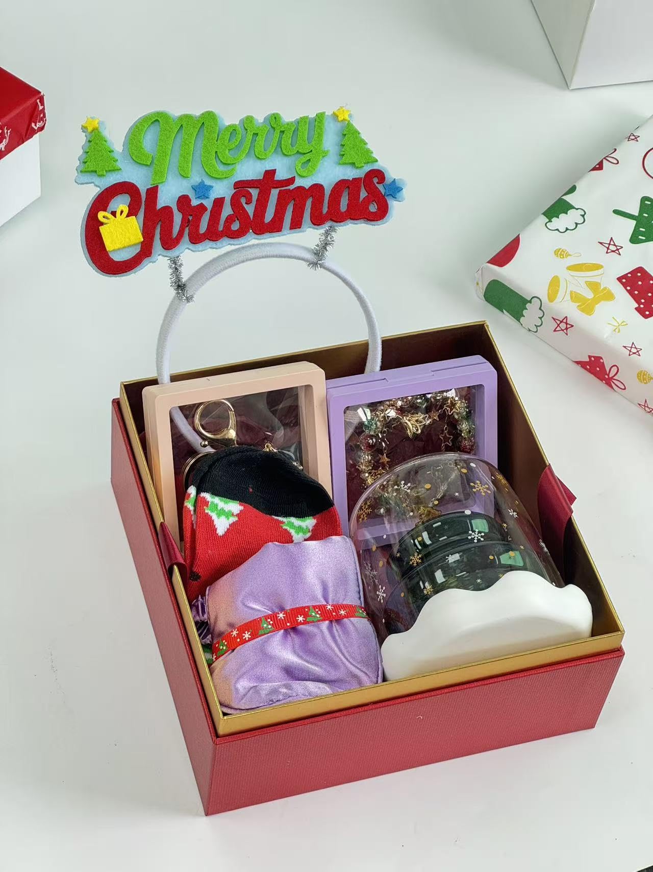 YUNNUOLI Charming Christmas Gift Set – Cozy Holiday Glass, Festive Santa Socks, Elegant Christmas Bracelet & Premium Hollow Packaging – Perfect Holiday Gift for Women, Friends & Family