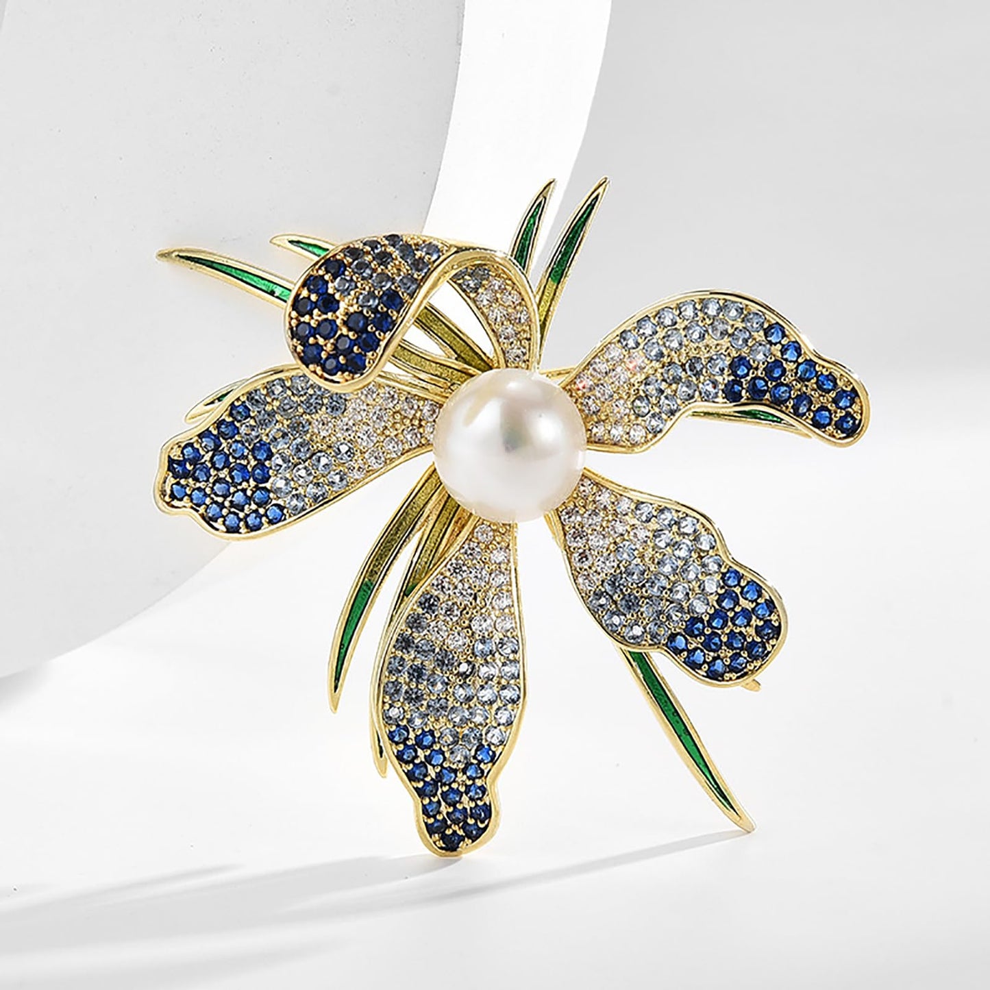AILONMEI Brooches Jewelry for Women Fashion, Elegant Designer Costume Corsage Pearl Brooches & Pins Christmas Gift(Magnolia Flower)