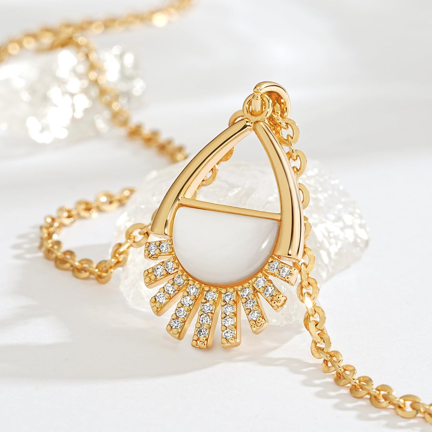 Fettero Dainty MOP Necklaces for Women, 14K Gold Plated Teardrop Pendant Cute Charm Neclace Delicate Pearl Beach Gold Necklace for Women Jewelry Gift