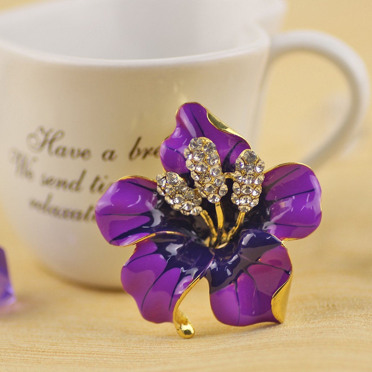 Merdia Purple Floral Brooch Pin for Women, Elegant Brooches and Pins for Young Ladies, Pearl Brooches with Flower Pins, Designer Brooch Collar Pins for Women, 29.8g