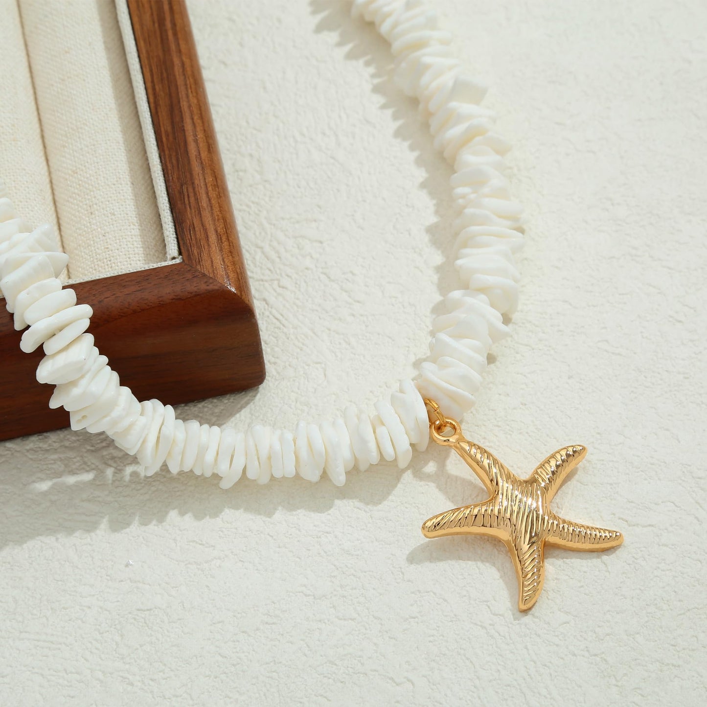 WOWORAMA Sea Shell Necklace for Women Gold Starfish Pendant Necklace Boho Clam Chip Shell Beads Choker Necklaces Hawaiian Summer Beach Surfer Necklaces Jewelry