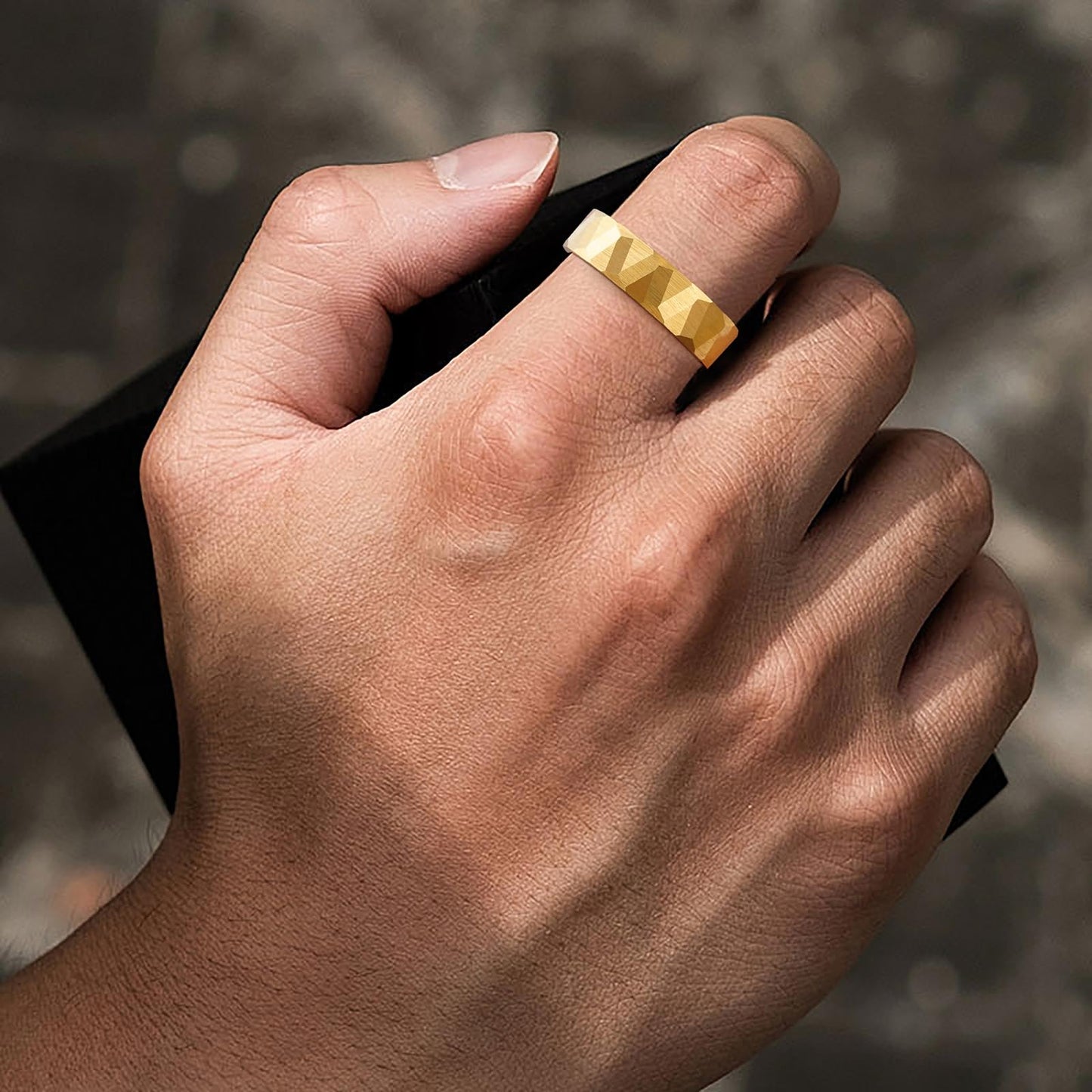 JEWPER 6MM 8mm Black/silver/gold Tungsten Rings for Men Womens Couple Fashion Jewelry Promise Engagement Wedding Band Hammered Inner ring inlaid with olive wood Carbide Polished Edge Comfort Fit