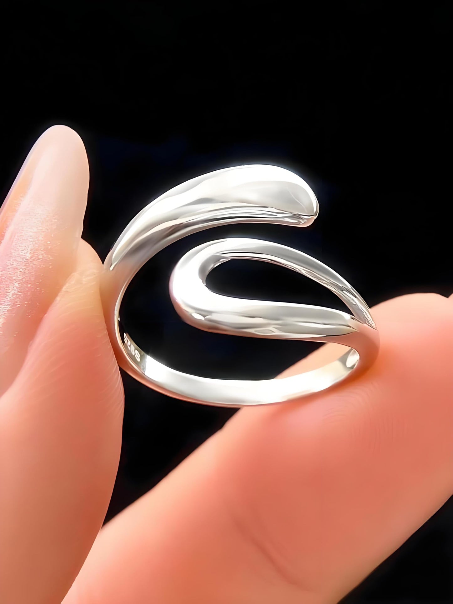 AIETUE Chunky Rings For Women, Gold Silver Thumb Ring Asymmetrical Wavy Curve Ring Adjustable Non Tarnish Dainty Stainless Steel New Year Anniversary Birthday Jewelry Gift (Zesty-Silver)