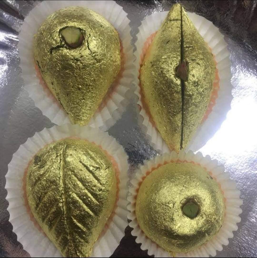 L.A. Gold Leaf Pure Gold Leaf/Gold Vark/Gold waraq (10.pcs) Sheet 24K Gold Leaf Leaves Foil Finest Gold Leaves Food Gilding Facial Beauty Spa Size(50mm* × 50mm* -10Pcs- Sheets)_