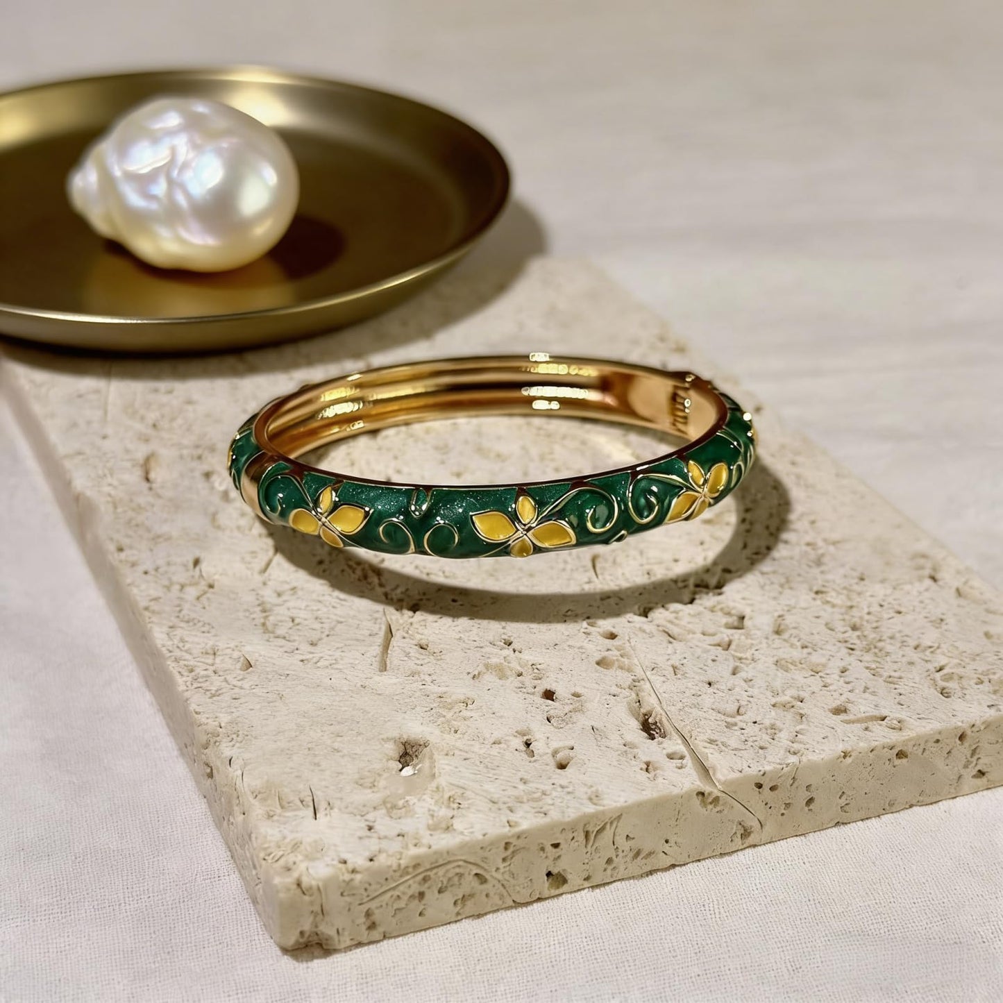 MQCEHTI Vintage Flower Cloisonne Bangle Bracelet for Women, Enamel Chunky Gold Plated Bracelets Jewelry Gifts (Emerald Yellow Flower)