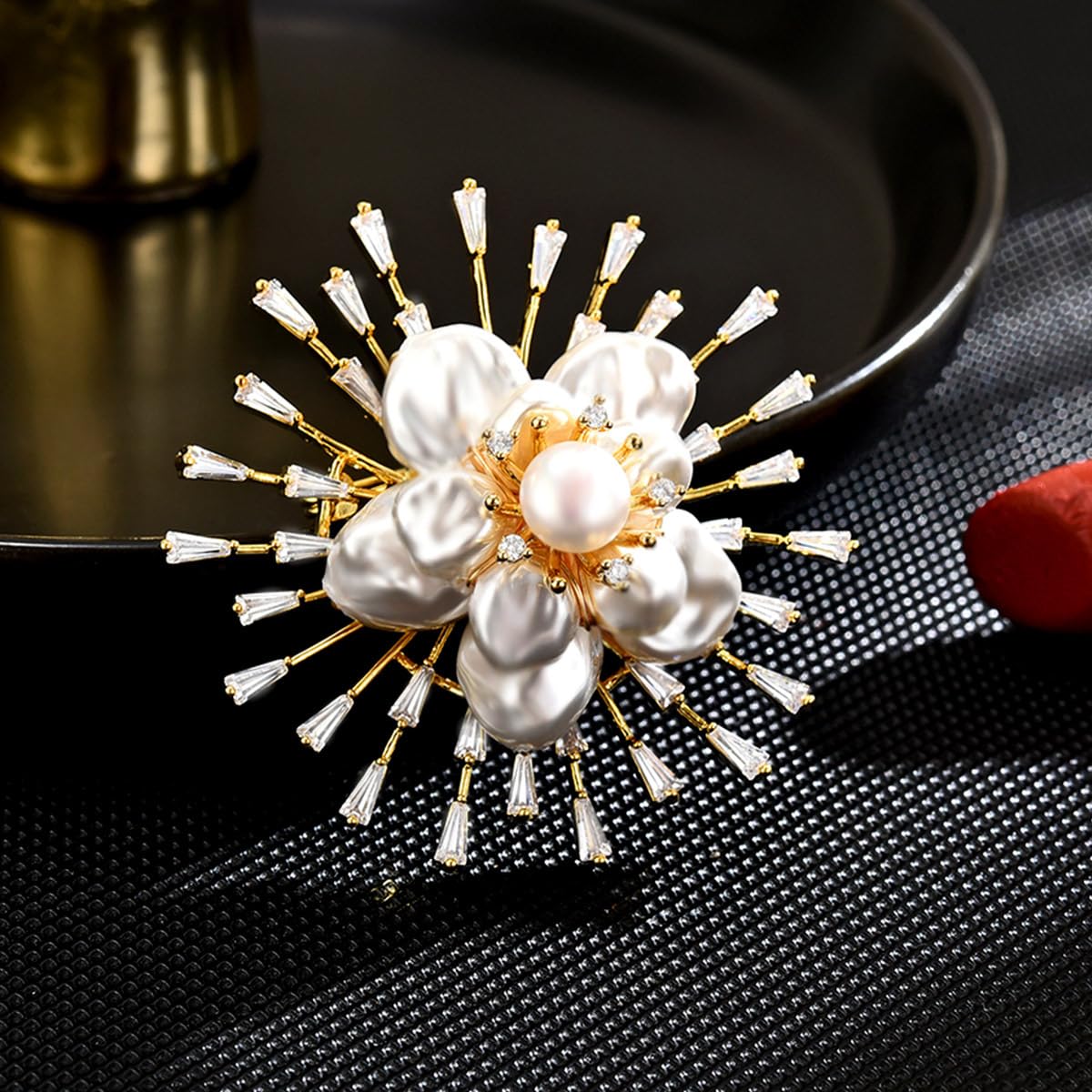 AILONMEI Brooches and Pins for Women Elegant Flower Pearl Brooches Costume Broches Jewelry Lady Christmas Pin for Women (GD-0116)