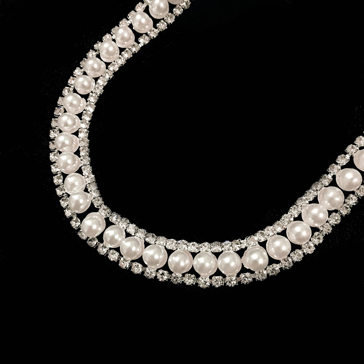 FQTANJU 1 Yard Crystal Rhinestone Trim Chain 2 Rows Crystal Chain Banding Diamond Inlaid White Pearl Beaded Rhinestones Applique for DIY Clothing Wedding Decorations and Bridal Embellishments