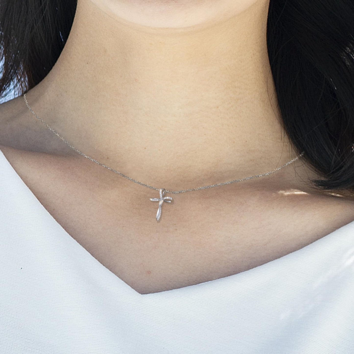 KRKC&CO Moissanite Cross Necklace for Women: D Color VVS1 0,19ct, 925 Vermeil Sterling Silver, Hypoallergenic Petite Pendant, Luxury Gifts for Birthday Anniversary Wedding, Gift Box with Handles
