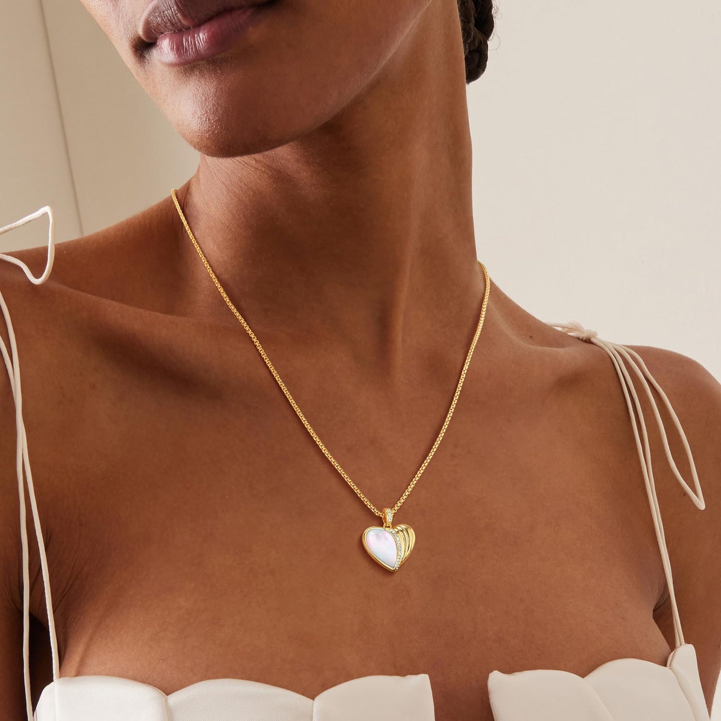 Fettero Dainty MOP Necklaces for Women, 14K Gold Plated Love Heart Pendant Cute Charm Neclace Delicate Pearl Beach Gold Necklace for Women Jewelry Gift