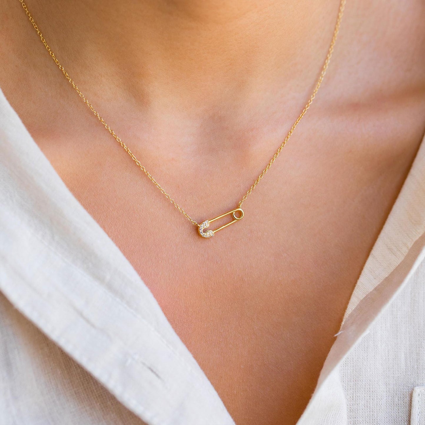 VRIUA Safety Pin Necklace 14K Gold Plated Dainty Gold Pin Paperclip Necklaces for Women Everyday Simple Jewelry