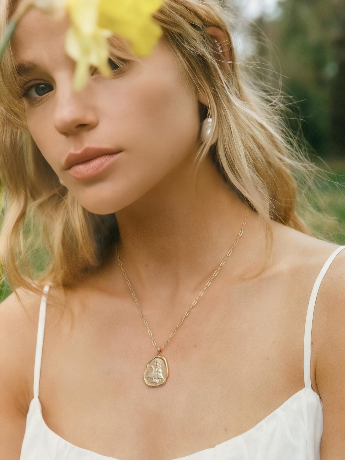 CANEVINKA 18k Gold Plated Virgin Mary Pendant Necklace, Cross Faith Pendant Necklace Dainty Adjustable Paper Clip Chain, Minimalist Cross Jewelry for Women