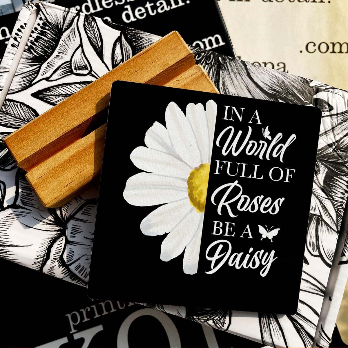 Country Daisy Wooden Plaque Sign Desk Decor Rustic in a World Full of Roses Be a Daisy Desk Sign Decor for Home Bedroom 4 x 4 inches