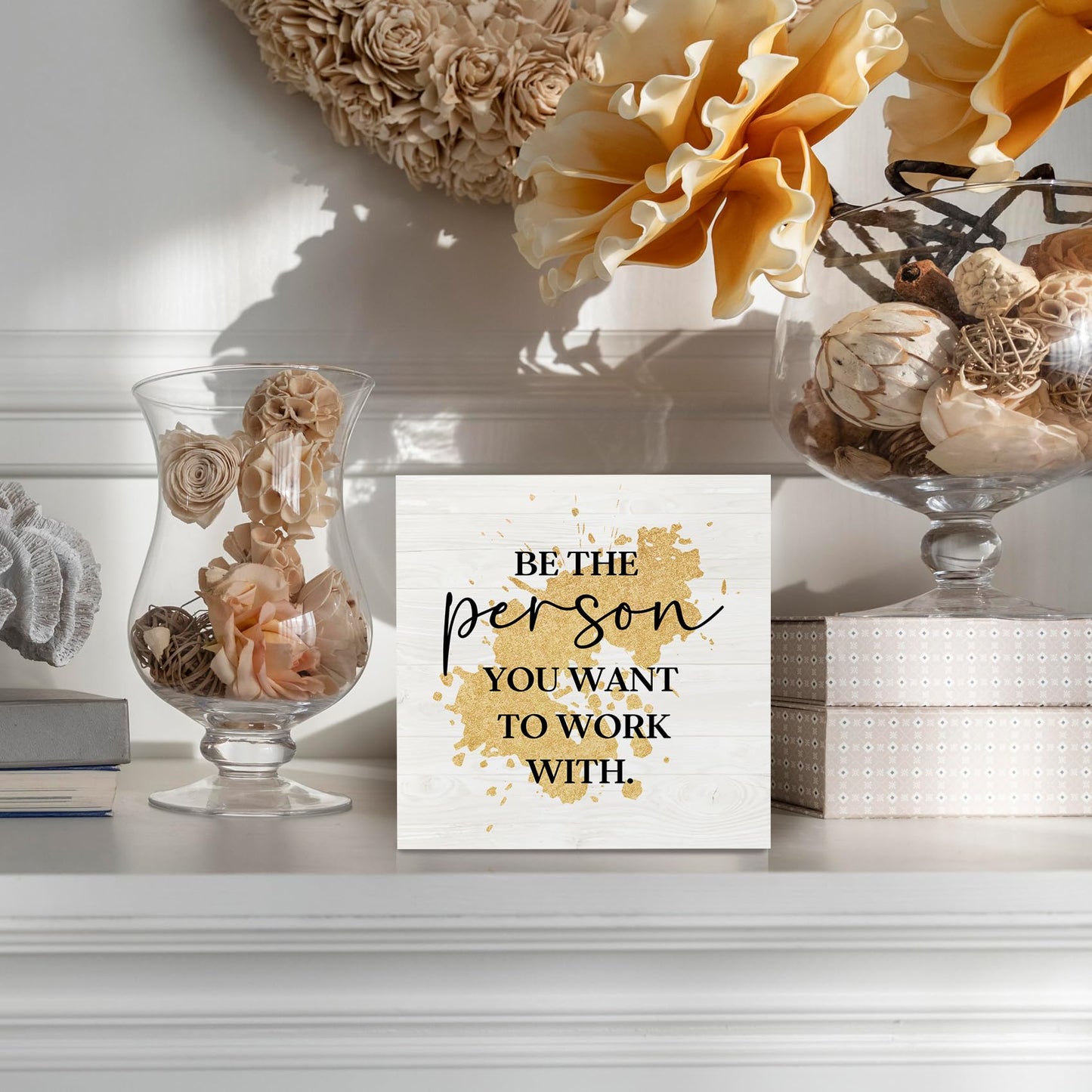 KFXHANGD Be the Person You Want to Work with Inspirational Wooden Box Sign Desk Decor, Gold Postive Quotes Decorative Signs for Office Bedroom Living Room, Motivational Home Shelf Decor 5x5 Inch