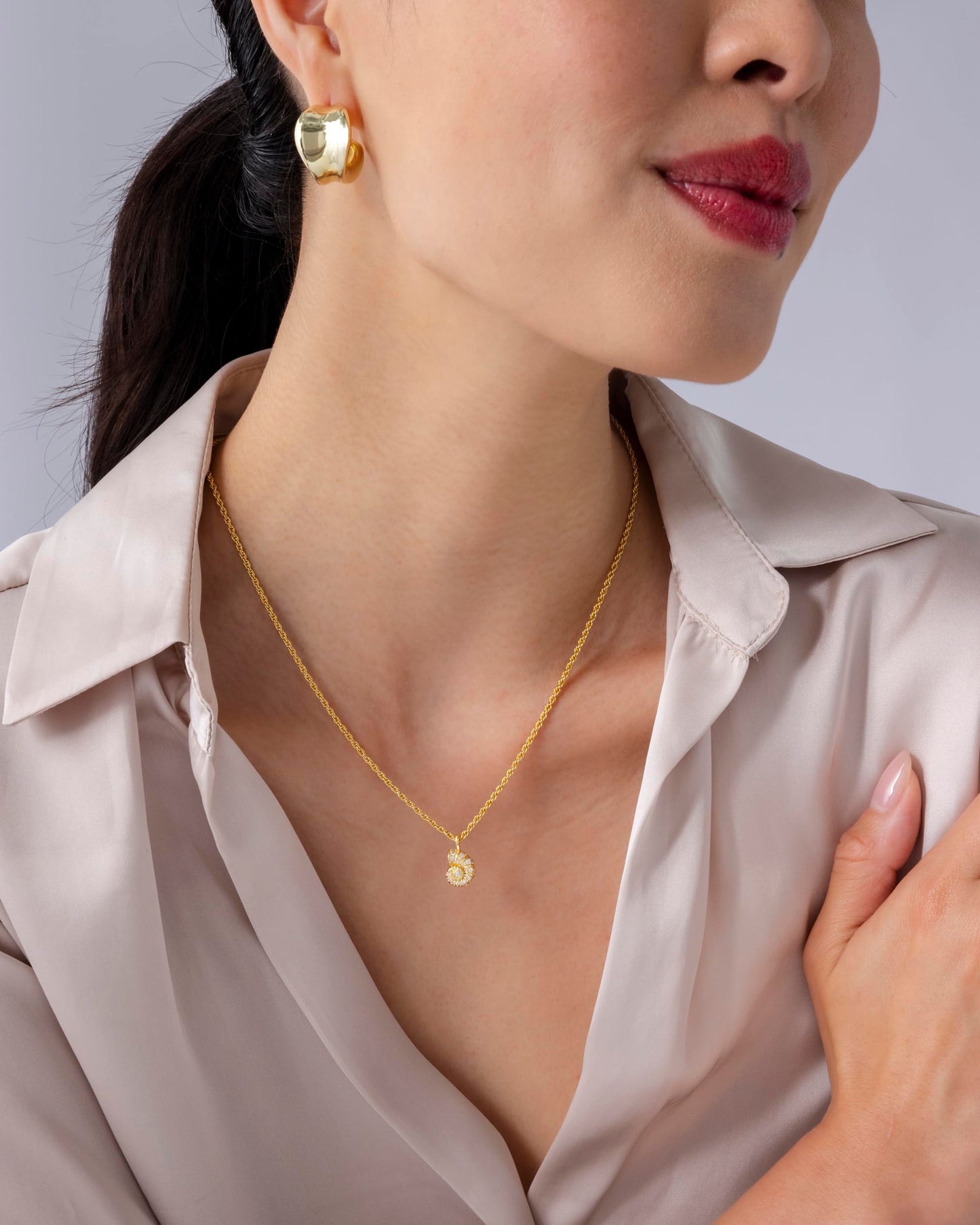 PAVOI 14K Rhodium Plated Dainty Boho Beachy Summer Conch Seashell Pendant Necklace for Women | Knit Tightened Rope Chain Necklace