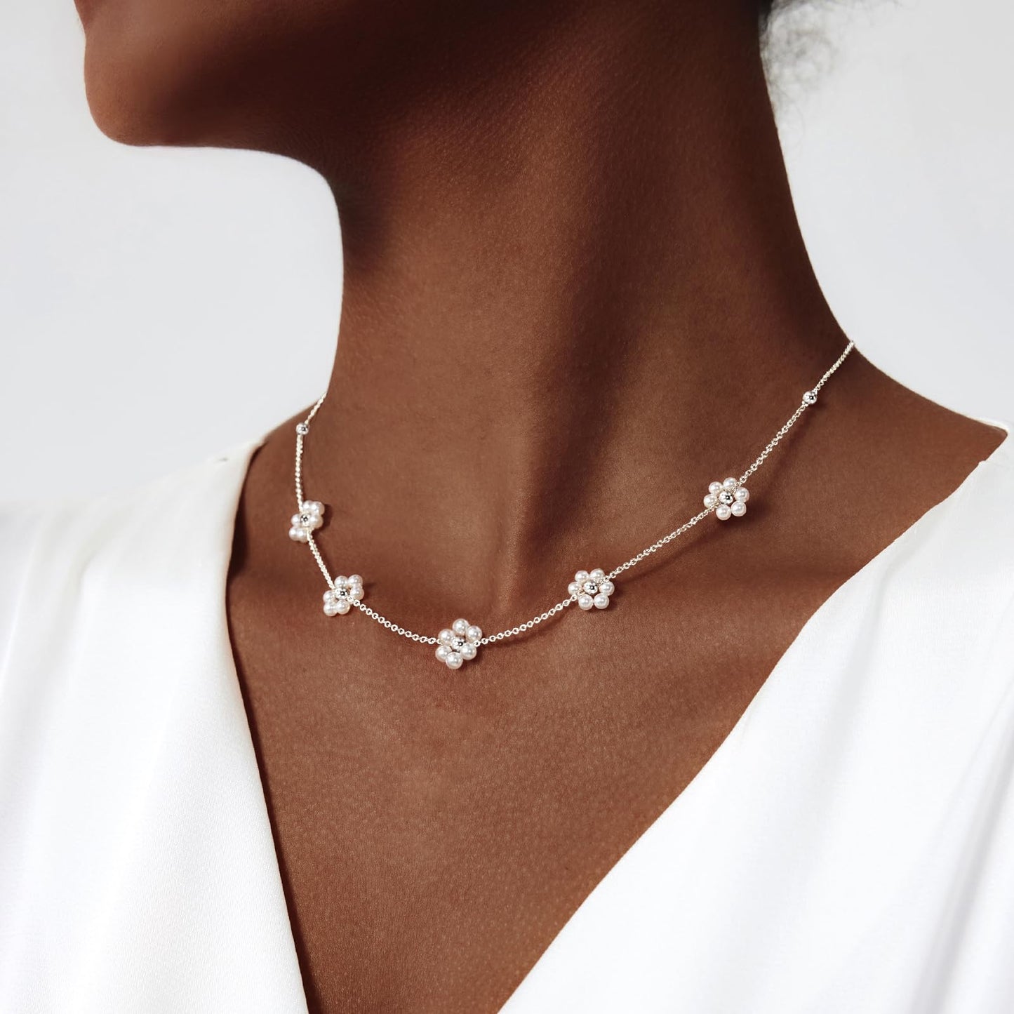 Zeffy Silver Pearl Daisy Necklaces Silver Plated Dainty Chain Cute Daisy Pearl Choker Necklace Flower Necklaces for Women Trendy Jewelry Gifts