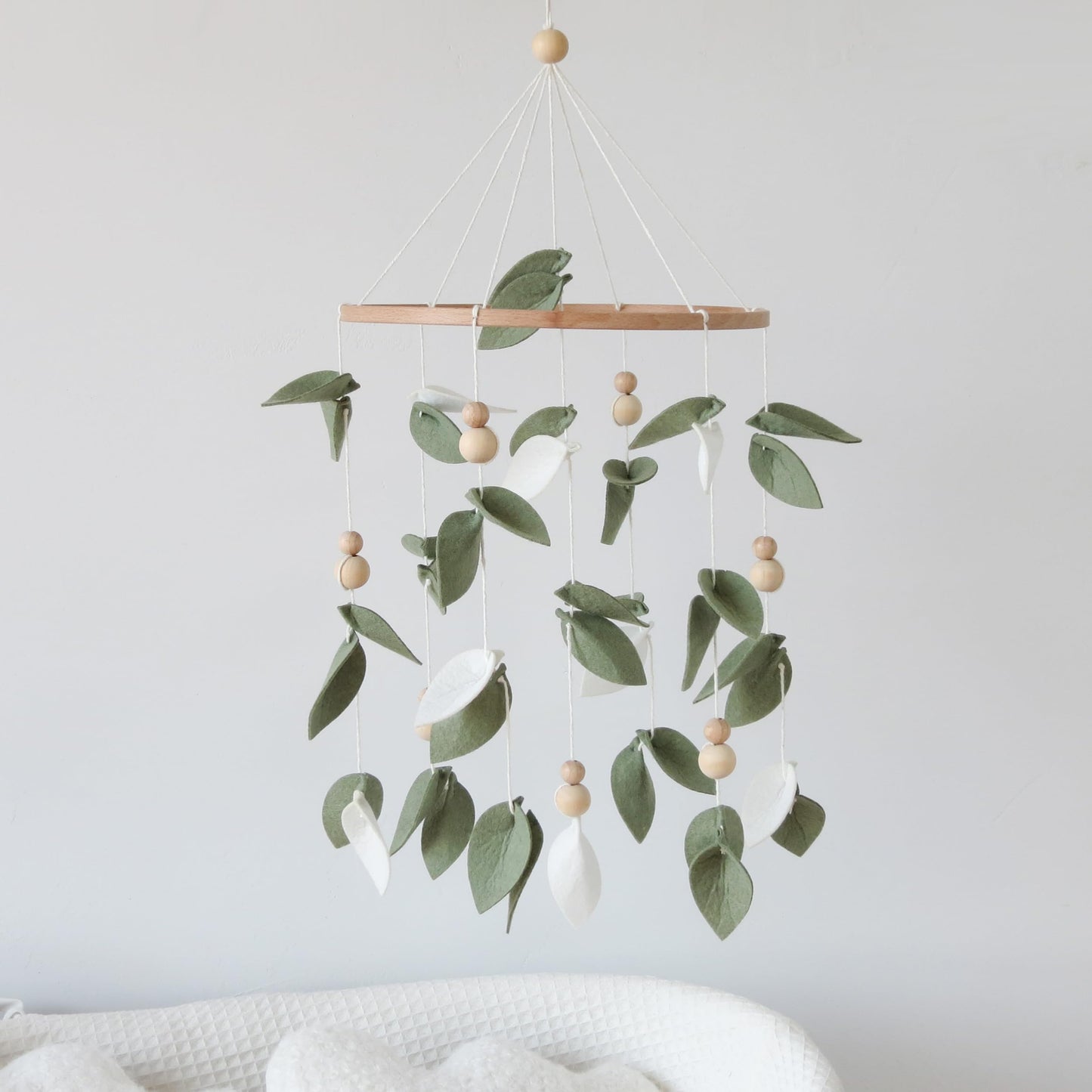 Goukurlsma Green Leaf Crib Mobile Forest Baby Mobile for Crib Green Leaf Baby Crib Mobile with Wooden Bead Woodland Baby Mobile for Bassinet Toys Hanging