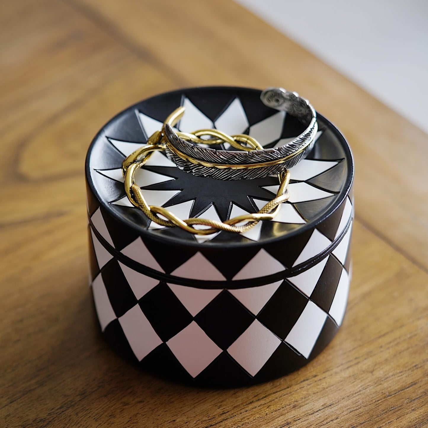 Cmrweio Decorative Storage Box with Lid, Black and white checkerboard Jewelry Box, Modern Round Decorative Box for Dresser, Coffee Table, Entryway Ideal for Jewelry, Trinkets And Small Accessories