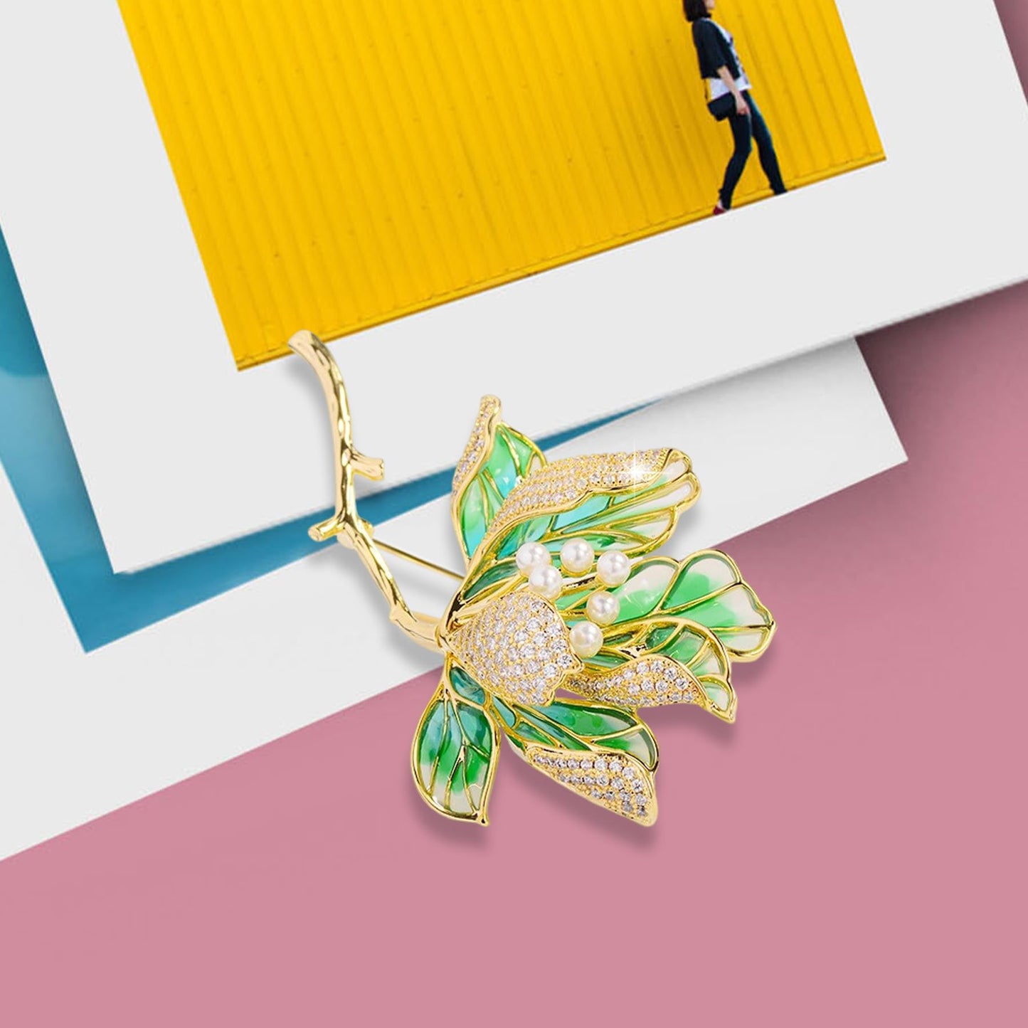 Crystal Flower Brooch Pins for Women Elegant Enamel Rhinestone Floral Brooches Pin Fashion Jewelry for Party Dance Wedding Banquet Brooch for Women Gift (Green Enamel Flower)