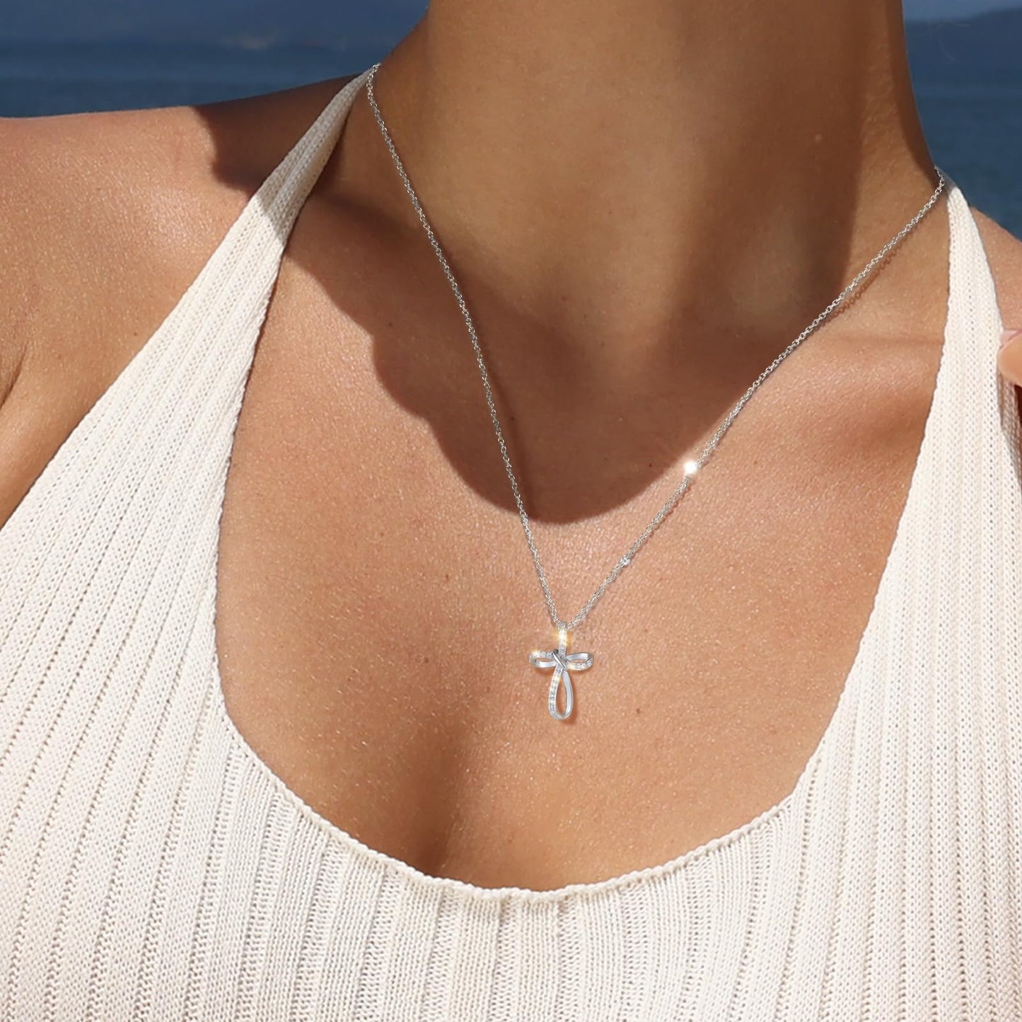 KRKC&CO Moissanite Cross Necklace for Women: D Color VVS1 0,18ct, 925 Vermeil Sterling Silver, Hypoallergenic Petite Pendant, Luxury Gifts for Birthday Anniversary Wedding, Gift Box with Handles