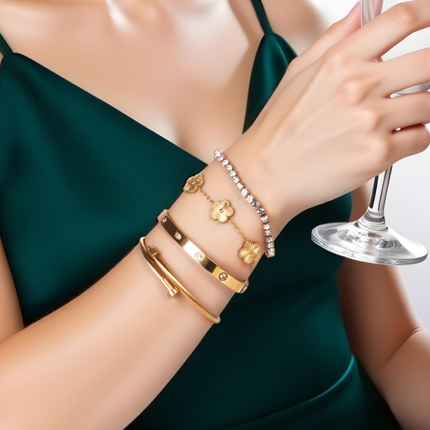 Lamdo 18K Gold Plated Womens Stackable Floral Gold Clover Bracelets Set Love Bangle Bracelets Non Tarnish, Nail Bracelet Set Trendy Jewelry,Gifts for Women's Day and Mother's Day (Gold, One Size)
