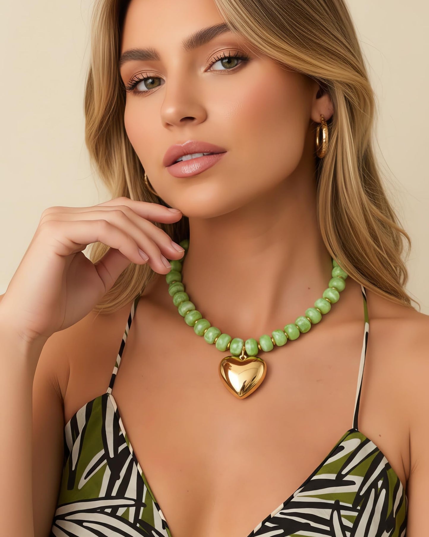 ENSKEFEN Puffy Gold Heart Pendant Necklaces for Women Boho Green Resin Acrylic Beaded Necklace Chunky Bead Choker Necklace Summer Fashion Jewelry
