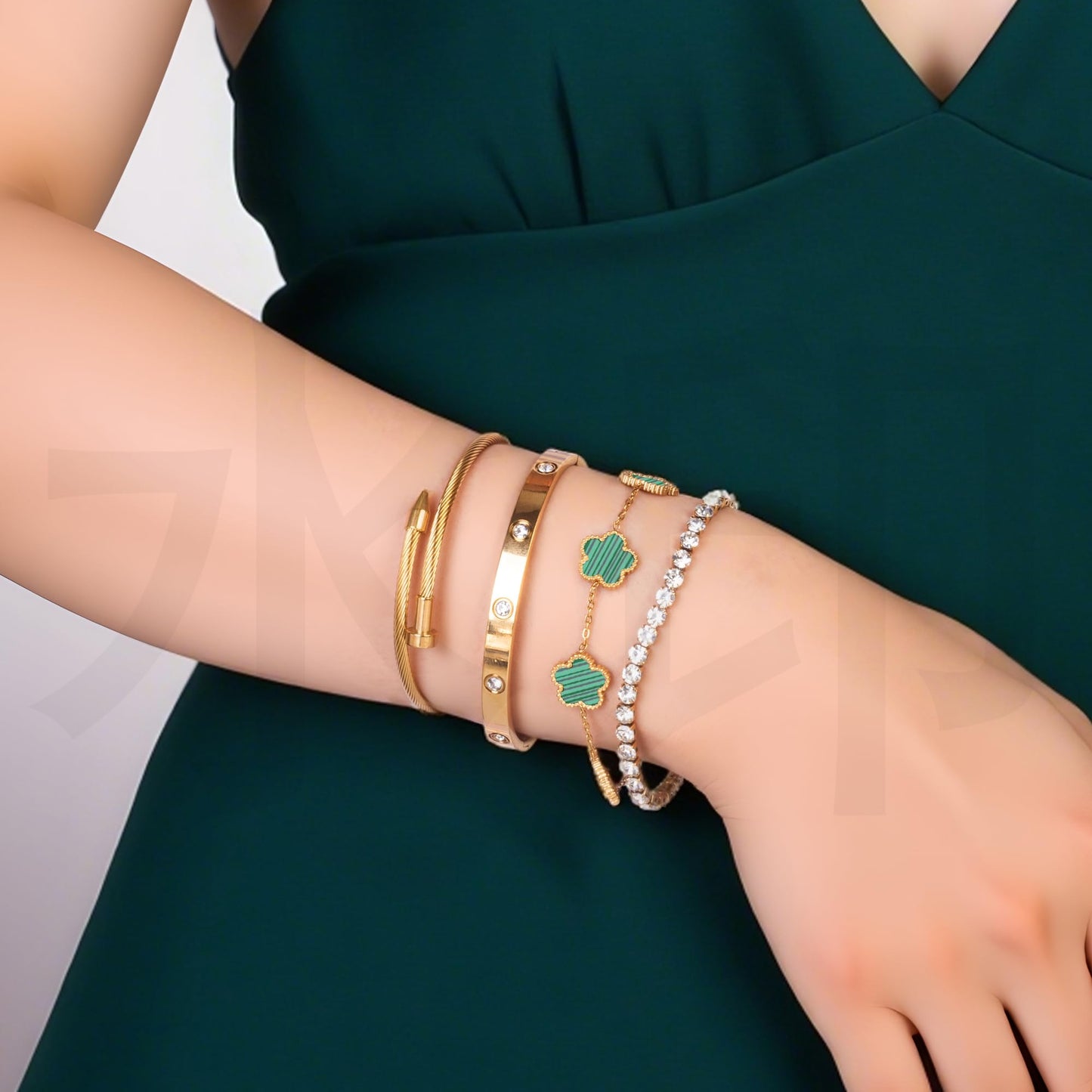Lamdo 18K Gold Plated Womens Stackable Floral Gold Clover Bracelets Set Love Bangle Bracelets Non Tarnish, Gold Bracelet Set Trendy Jewelry,Gifts for Women's Day and Mother's Day