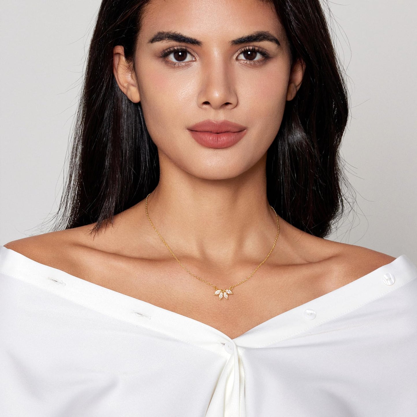 Zeffy Diamond Necklace Dainty Leaf Pendant Necklace Simple Necklaces for Women Trendy Jewelry Gifts