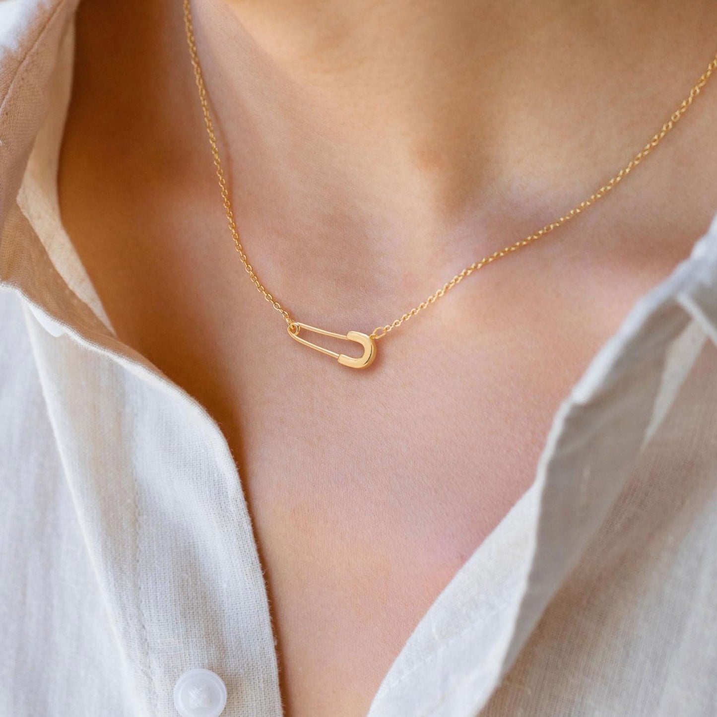 VRIUA Safety Pin Necklace 14K Gold Plated Dainty Gold Pin Paperclip Necklaces for Women Everyday Simple Jewelry Gift