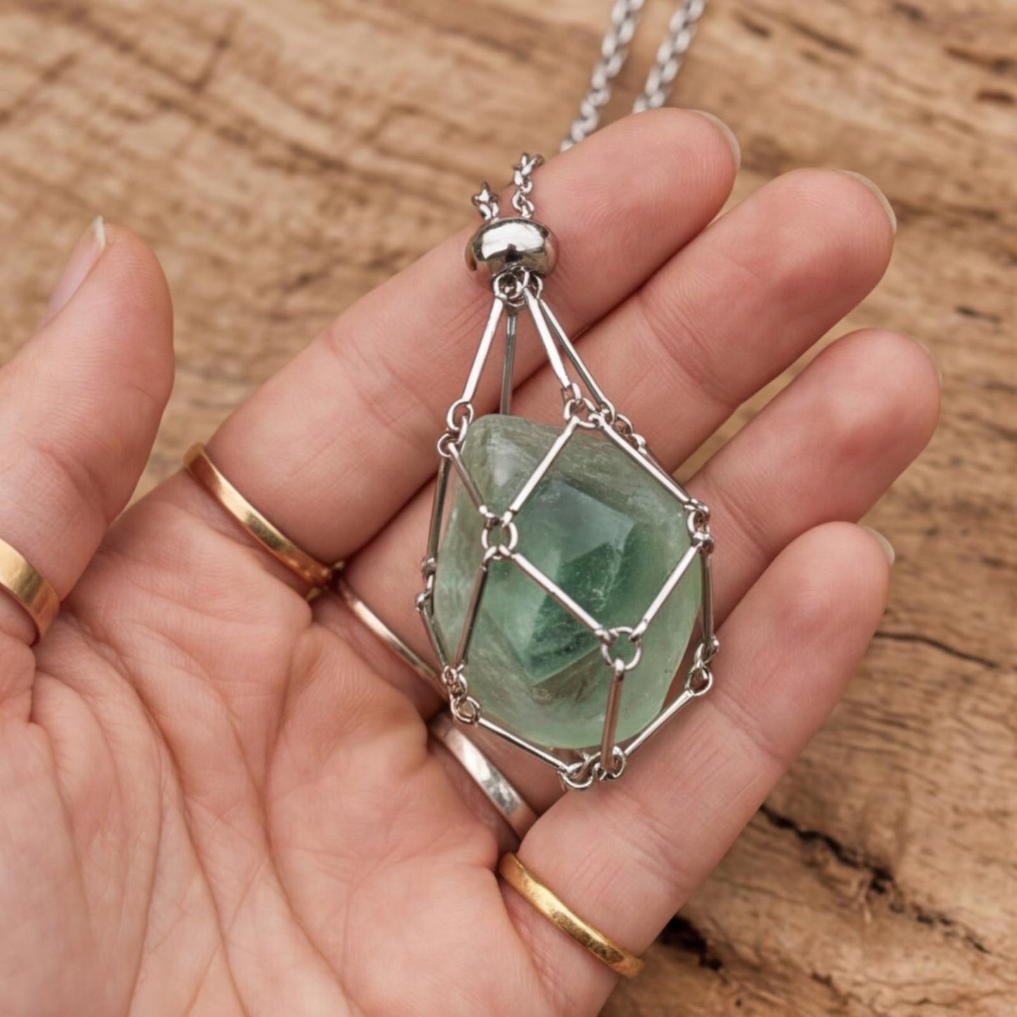 VLIEGEN Crystal Holder Necklace, Stainless Steel Cage for Stone Adjustable Natural Crystal Cage Holder Necklaces Quartz Natural Gemstone Jewelry for Women Men SV-L