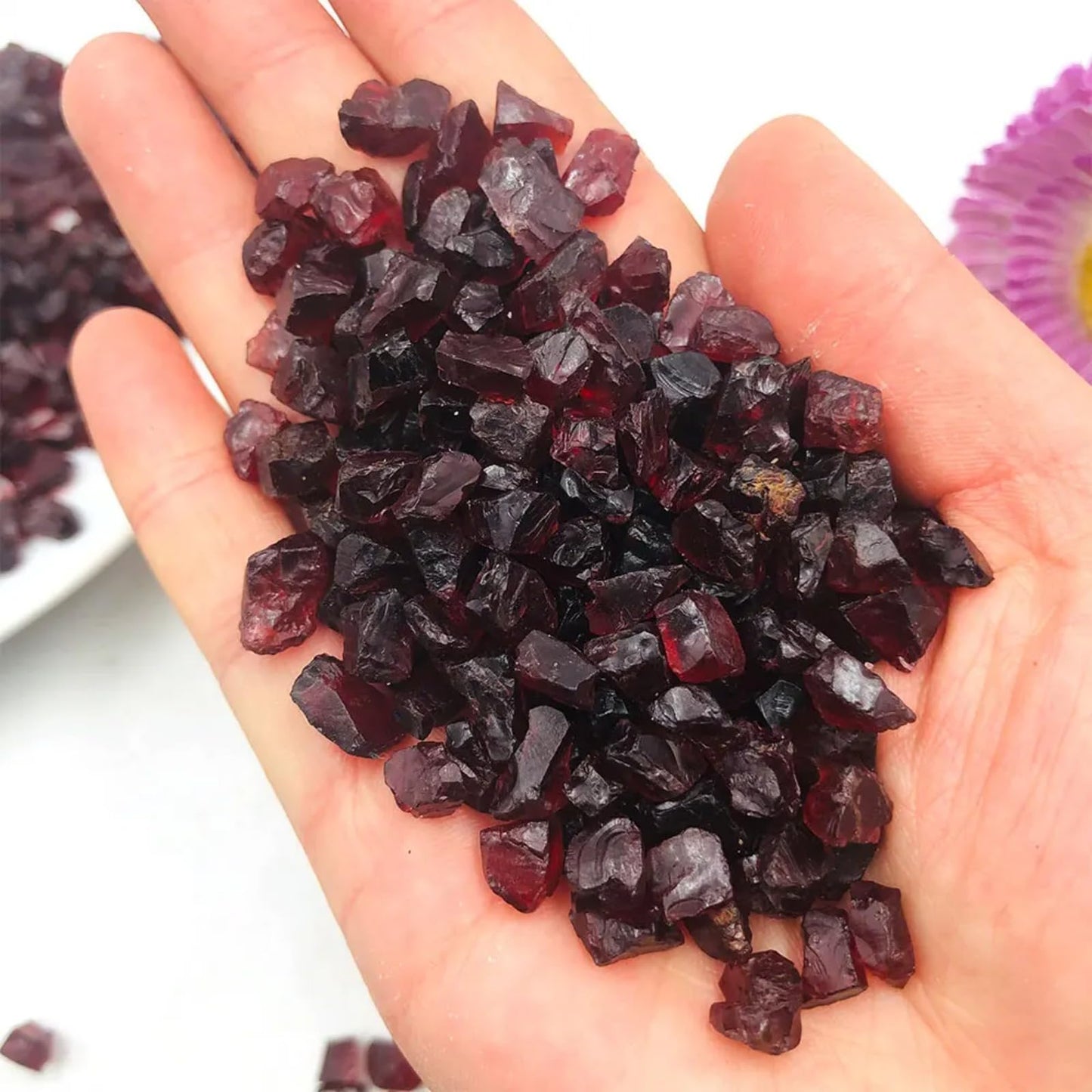 YOUNAIERZX 1LB Natural Raw Garnet Crystal Stones for Healing Chakra Energy Meditation Reiki Spiritual Quartz Mineral Gravel