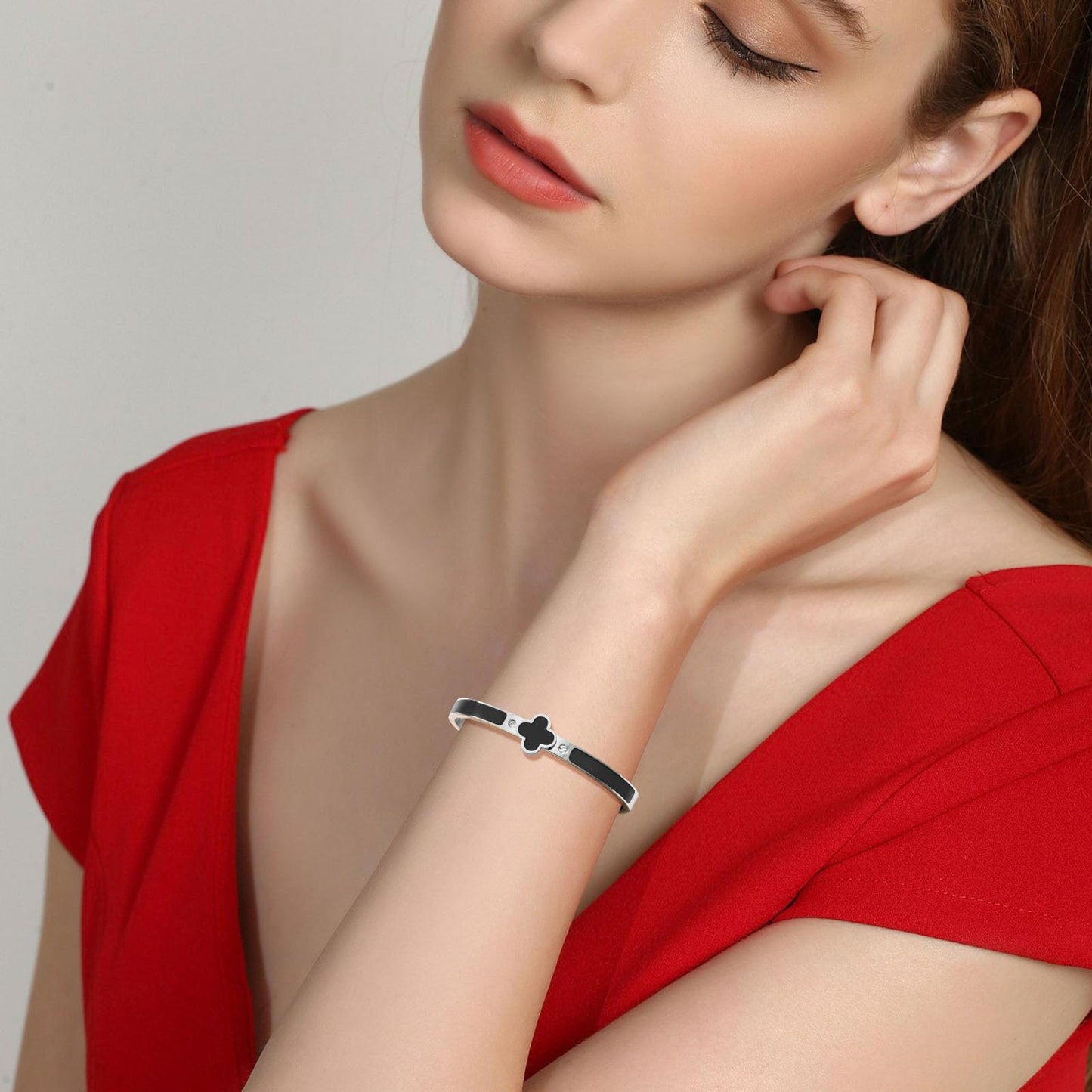KYJAC 18k Gold Plated Stainless Steel Four Leaf Clover Bracelet for Women - Non-Tarnish, Precision Polished Chunky Oval Bangle in Black, White, Pink, Red Clover Bangle (Silver Black)