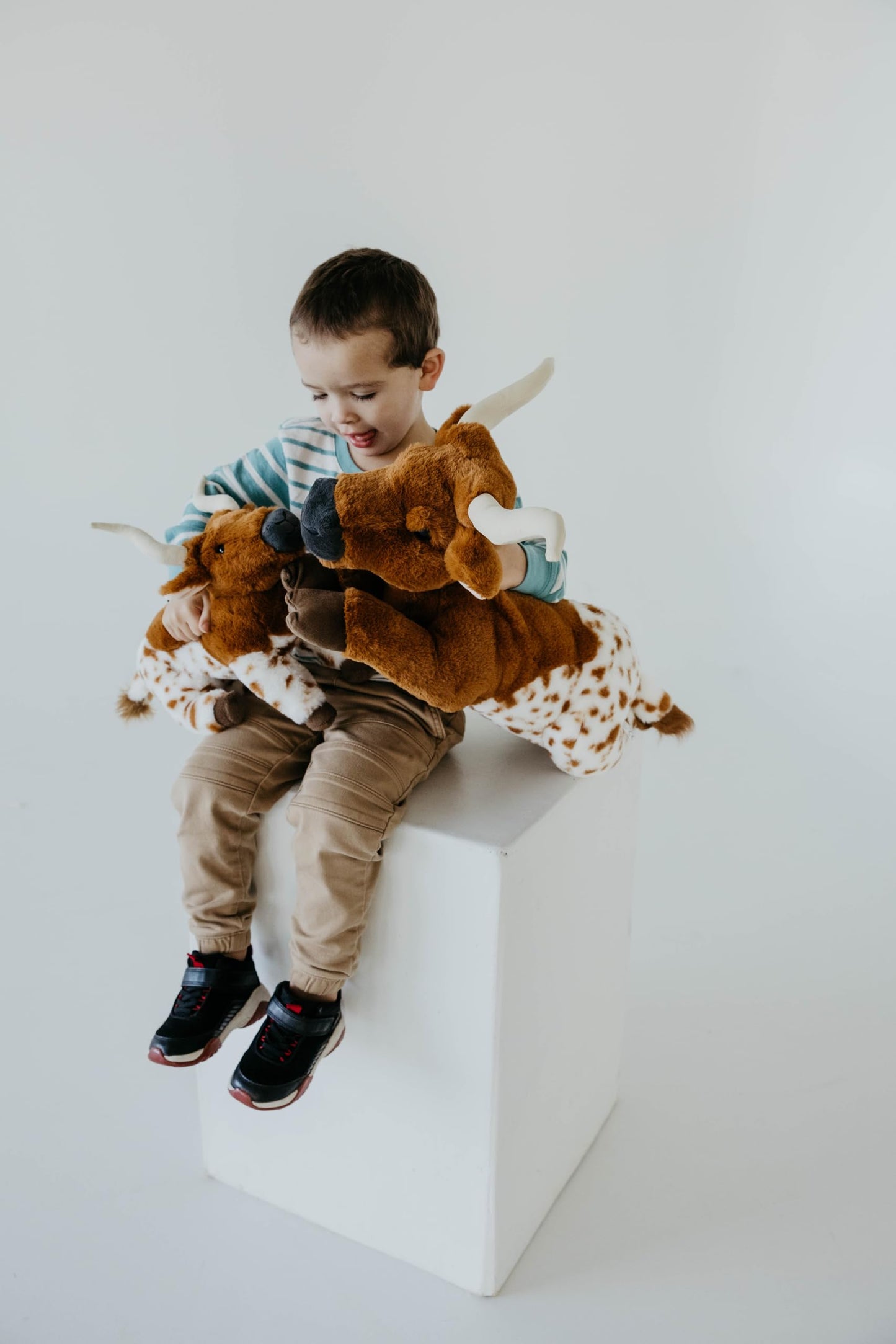The Petting Zoo Longhorn Stuffed Animal Plushie, Gifts for Kids, Wild Onez Wildlife Animals, Longhorn Plush Toy 12 inches