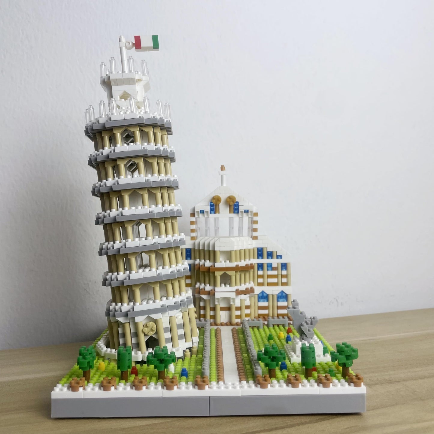 Leaning Tower of Pisa Micro Mini Building Blocks - 8.7"Scale Architecture Model Kit for Adults, Collectible Display Toy with Detailed Manual, STEM Educational Toy for Teens & Adults (1700+ Pieces)