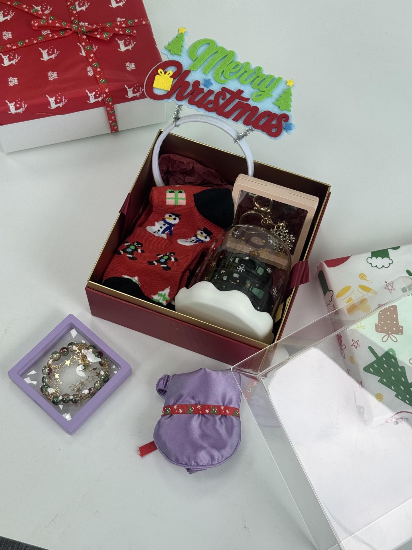 YUNNUOLI Charming Christmas Gift Set – Cozy Holiday Glass, Festive Santa Socks, Elegant Christmas Bracelet & Premium Hollow Packaging – Perfect Holiday Gift for Women, Friends & Family
