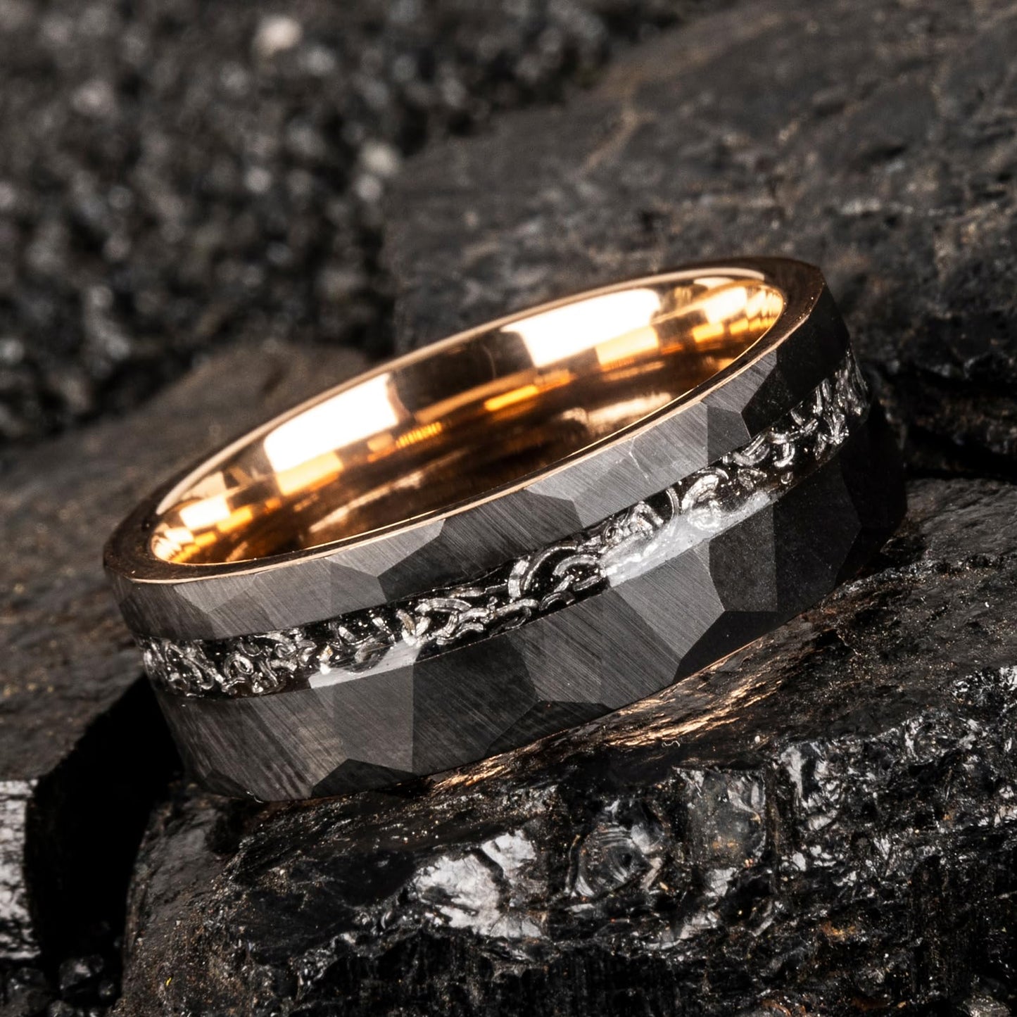 JEWPER 8mm Men Womens Wedding Band Tungsten Rings black rose gold Hammer pattern Fashion Promise Carbide Inlaid Iron Filings Matte Finish Edge Comfort Fit size(6)