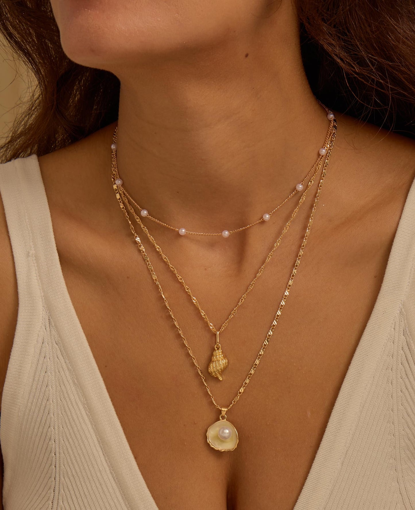 Drogomen Layered Shell Necklace Conch Seashell Beach Necklaces for Women Sea Shell Necklace Adjustable Bohemian Summer Surfer Beachy Jewelry for Women Gifts (BW)