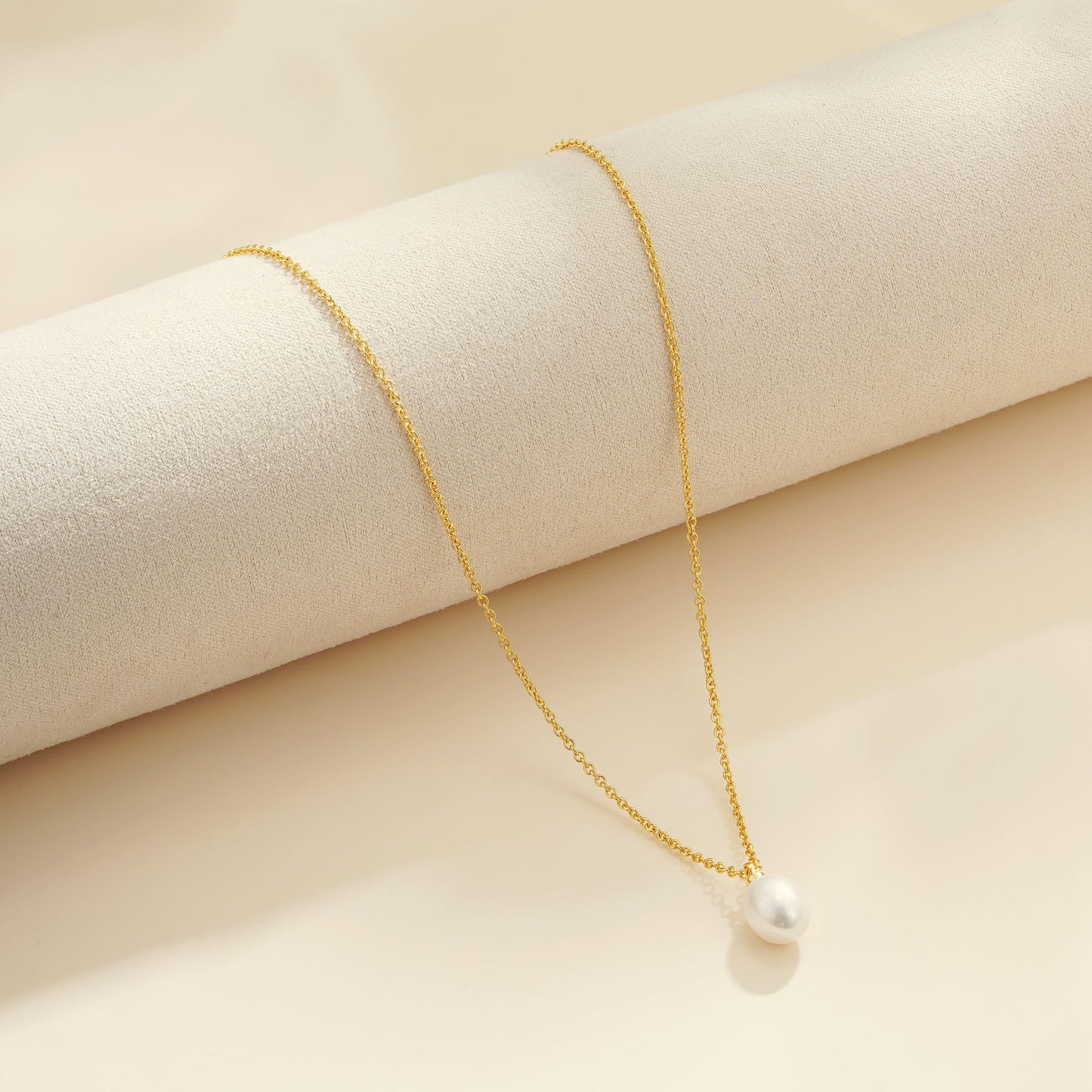 Fezodo Gold Pearl Necklace for Women, 18K Gold Plated Dainty Single Pearl Necklaces for Women Trendy Simple Pearls Drop Penandt Necklace Gold Necklace for Women Wedding Pearls Jewelry