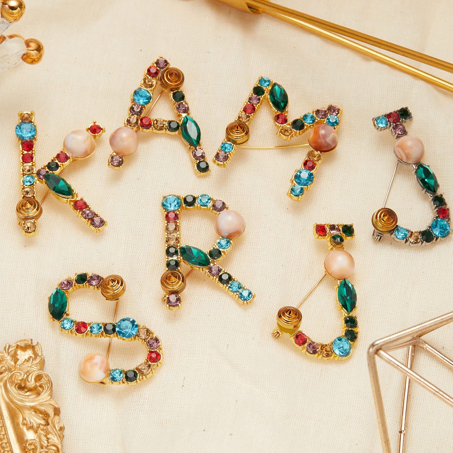 RINHOO Pearl Initial Brooch Pin Crystal A-Z 26 Alphabet Letters Brooch Colorful Enamel Breastpin Pin Jewelry for women Gifts (Gold-R)