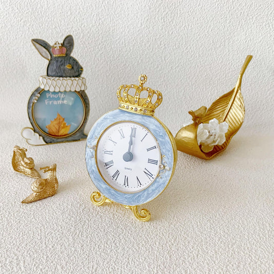 Pasiir Vintage Mini Analog Table Clock, Silent Crown Table Clock with Hand-Painted Metal Body and Battery Operated Non-Ticking Core for Shelf, Living Room, Bedroom, Bedside, Desk