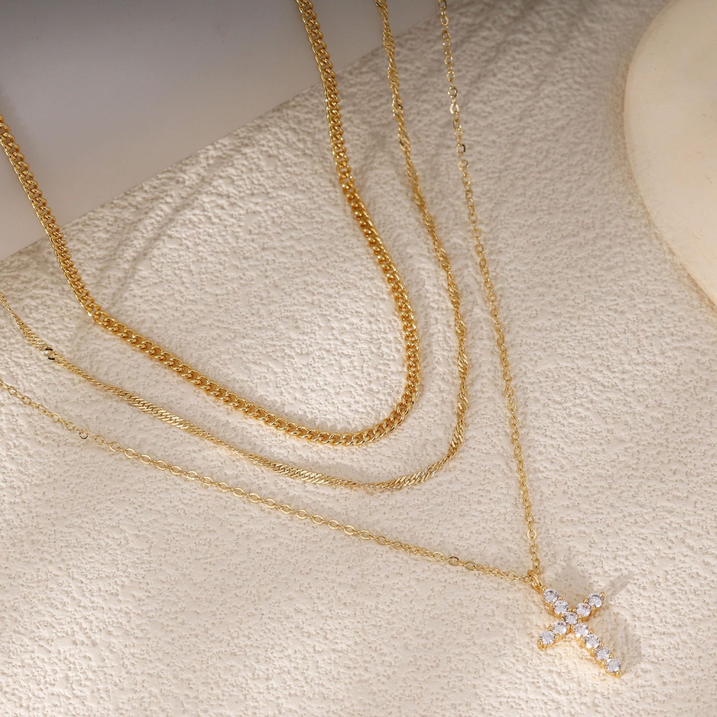 XIXINI Layered Cross Necklaces for Women, Dainty Gold Necklace Stack 14k Gold Plated Cross Pendant Necklace Simple Layering Gold Necklaces for Women Trendy Fashion Necklaces Set Jewelry