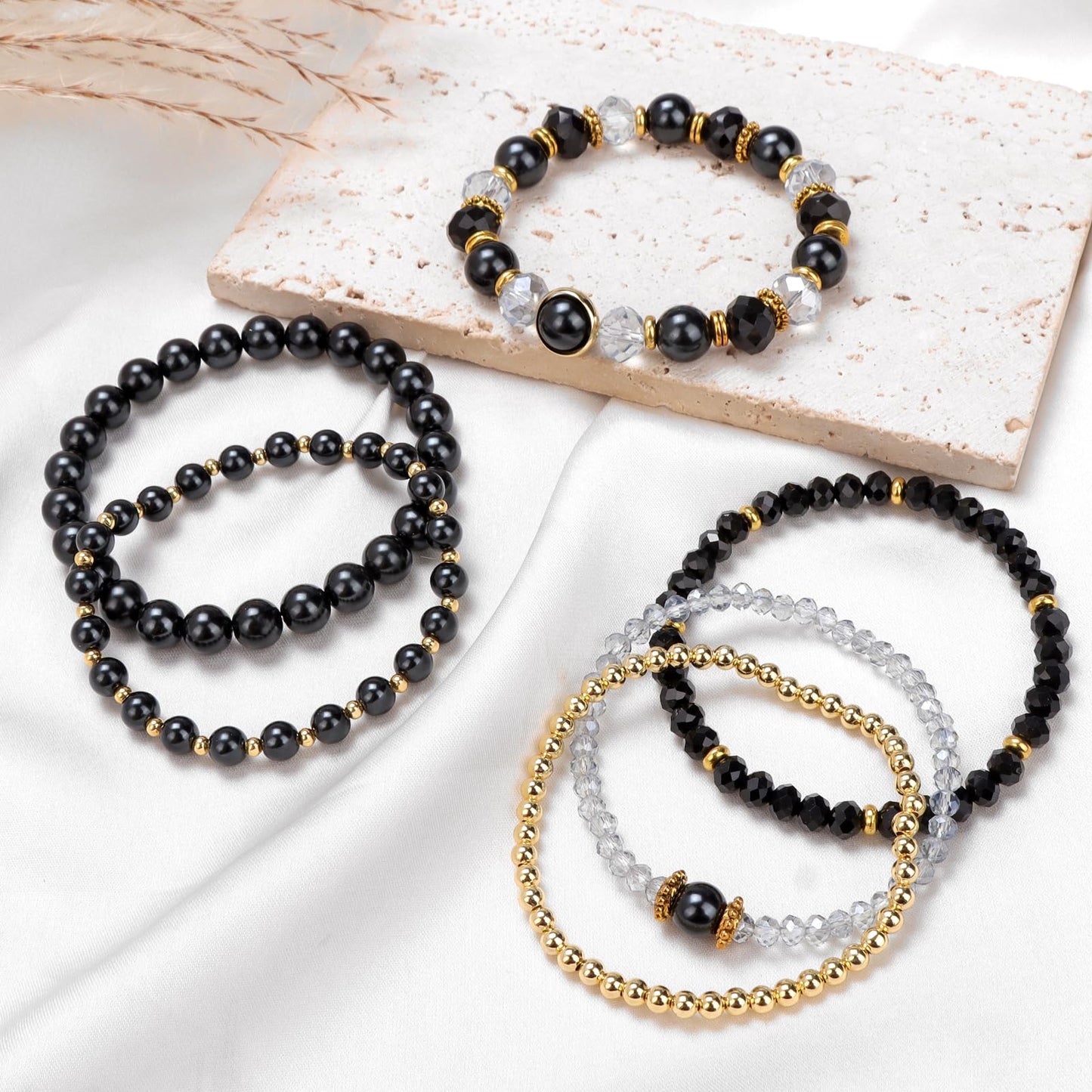 Raicegs 6PCS Beaded Bracelet 14K Gold Pearl Stretch Bracelet Stackable Crystal Beads Bracelets Boho Trendy Jewelry Gift for Women