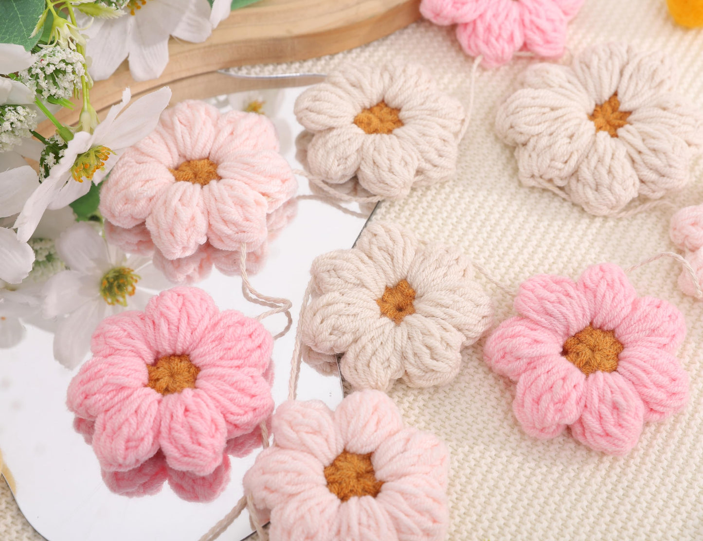Boho Crochet Daisy Garland - Pink and Beige Yarn Floral Banner for Baby Girl Nursery Decor, Handmade Daisy Garland for Birthday Party, Boho Room Wall Hanging Decoration, Groovy one Birthday Decor